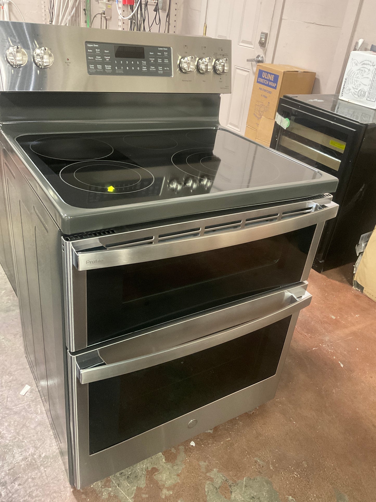 Front view, oven-door closed