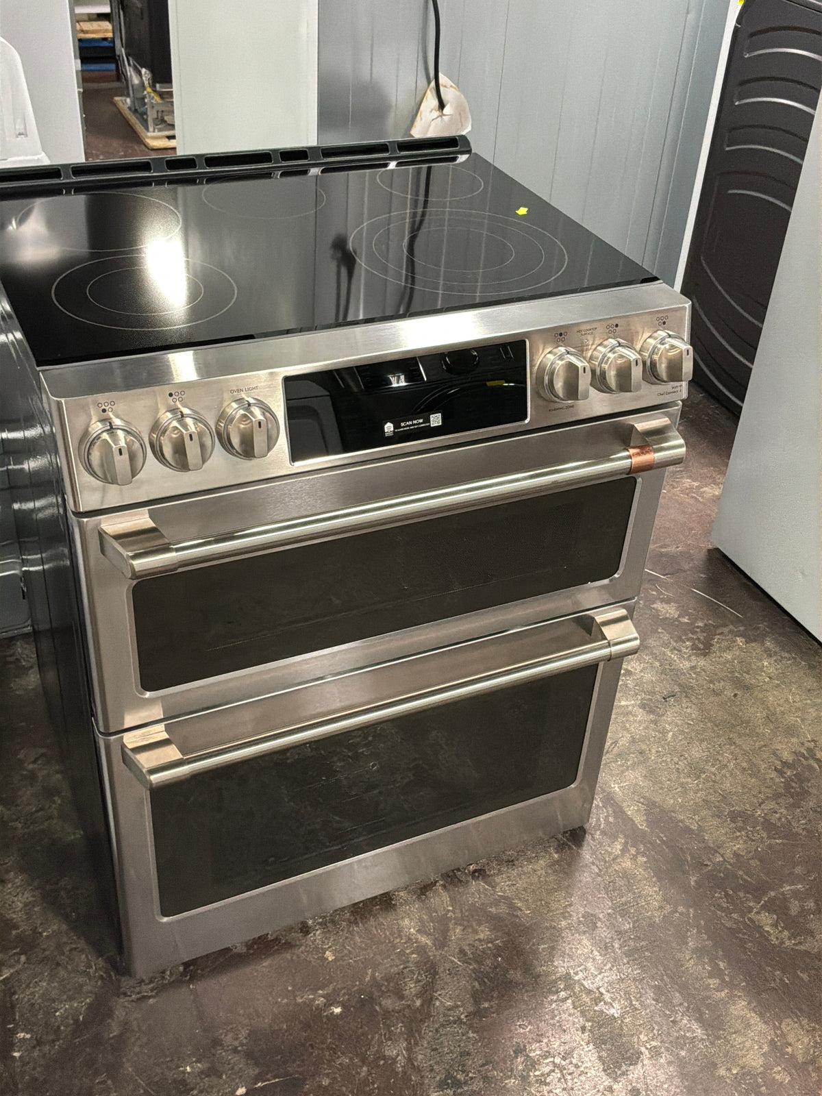 Front view, oven-door closed