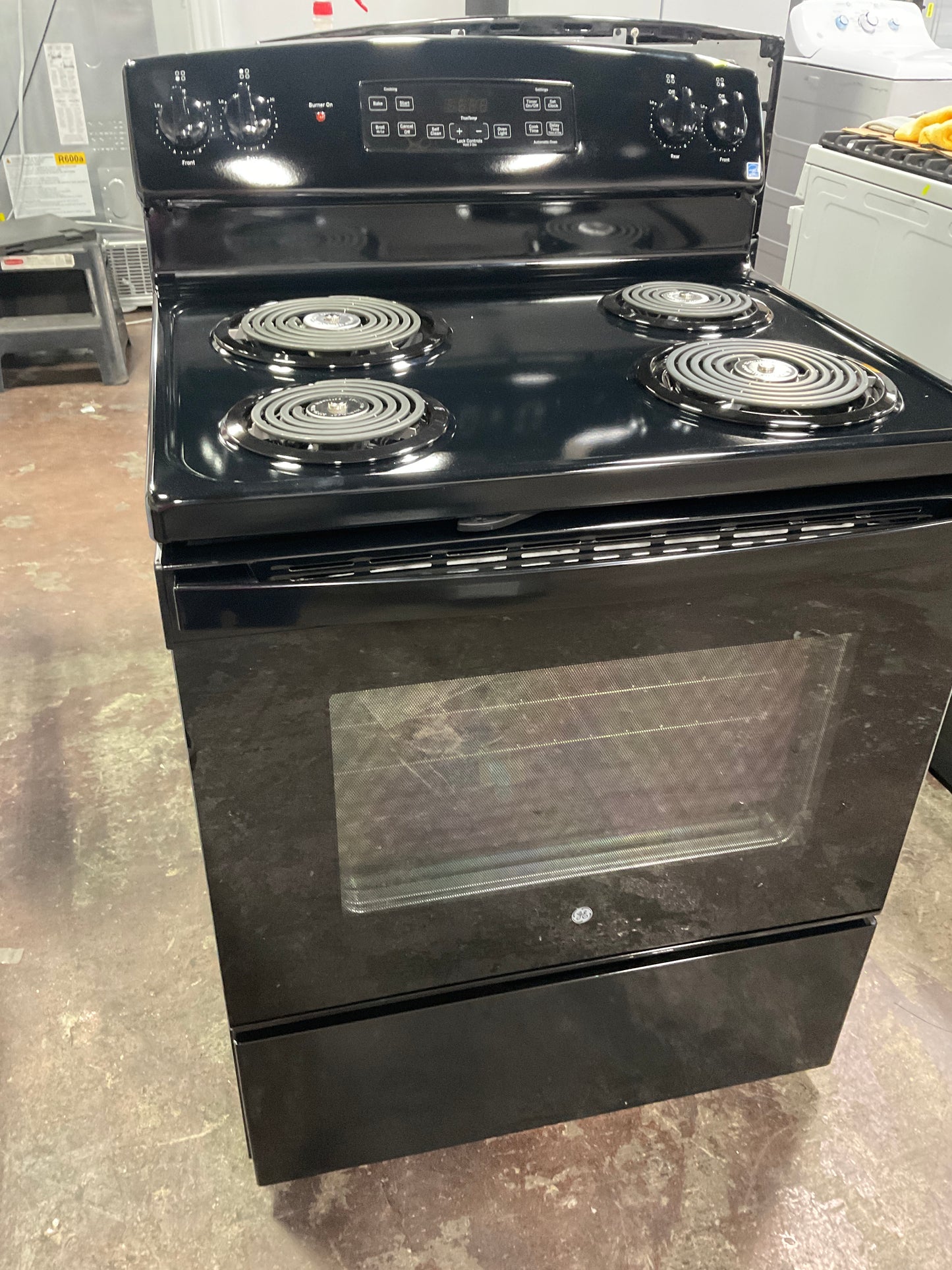 Front view, oven-door closed