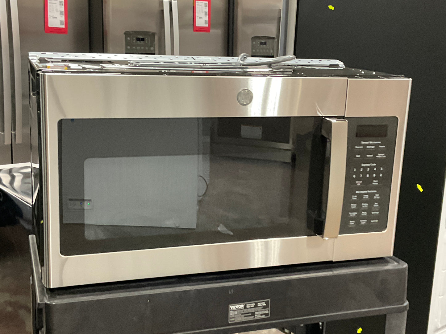 Front view, door closed