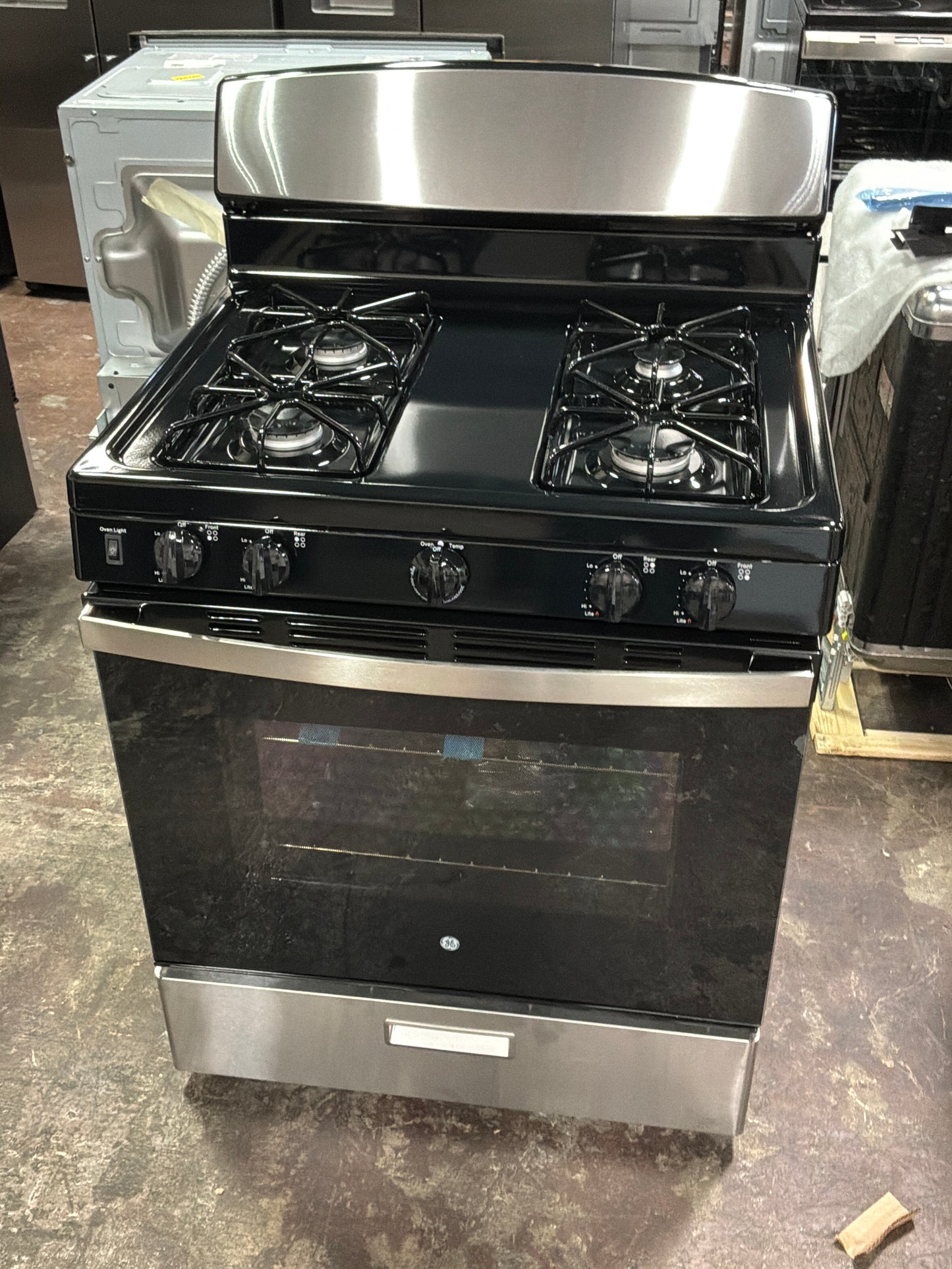 Front view, oven-door closed