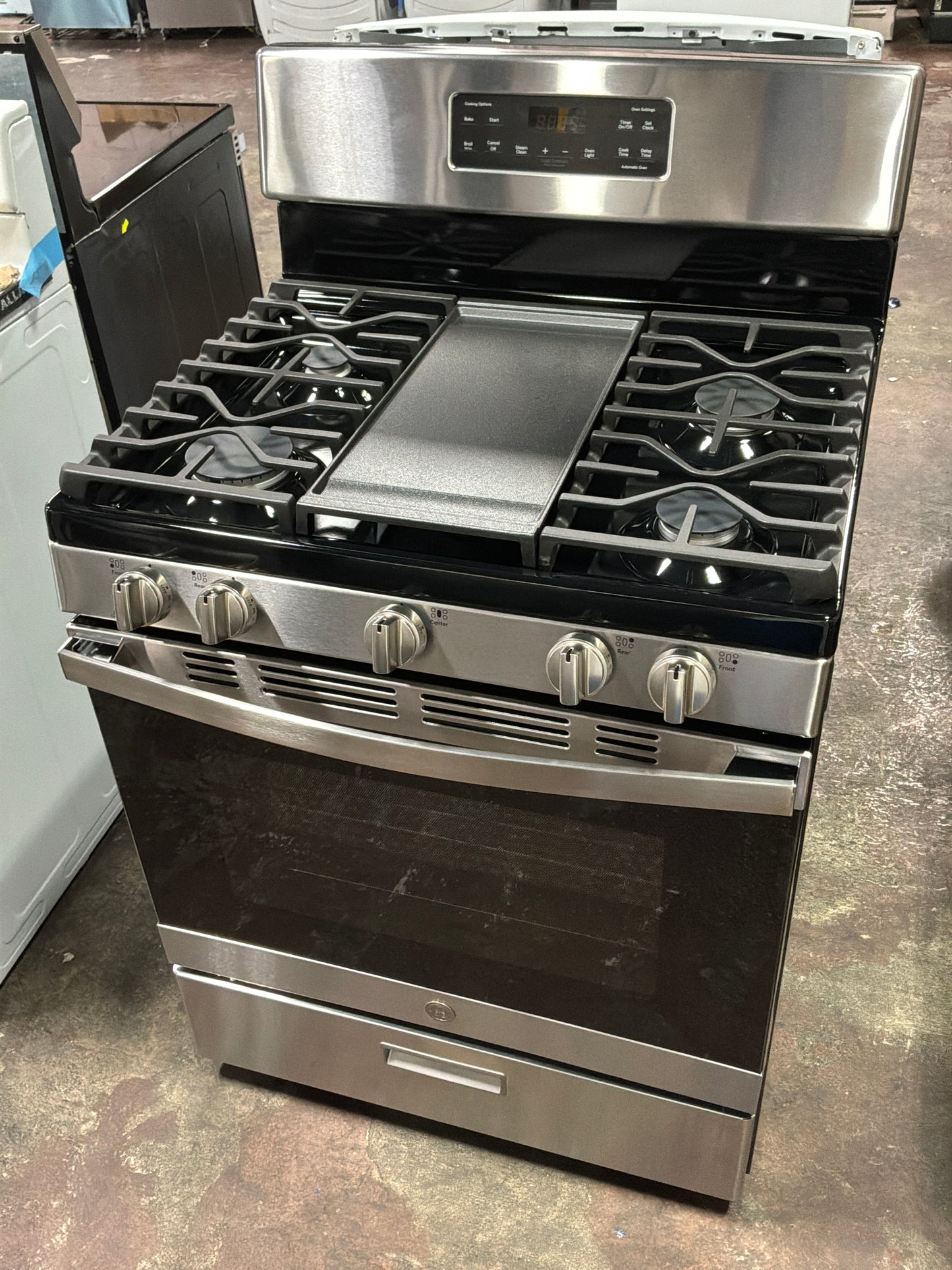 Front view, oven-door closed