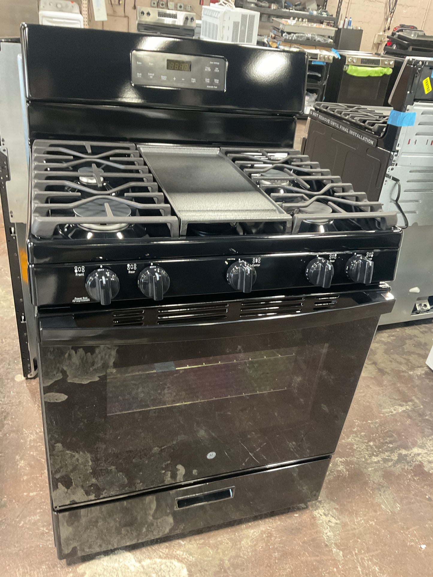 Front view, oven-door closed