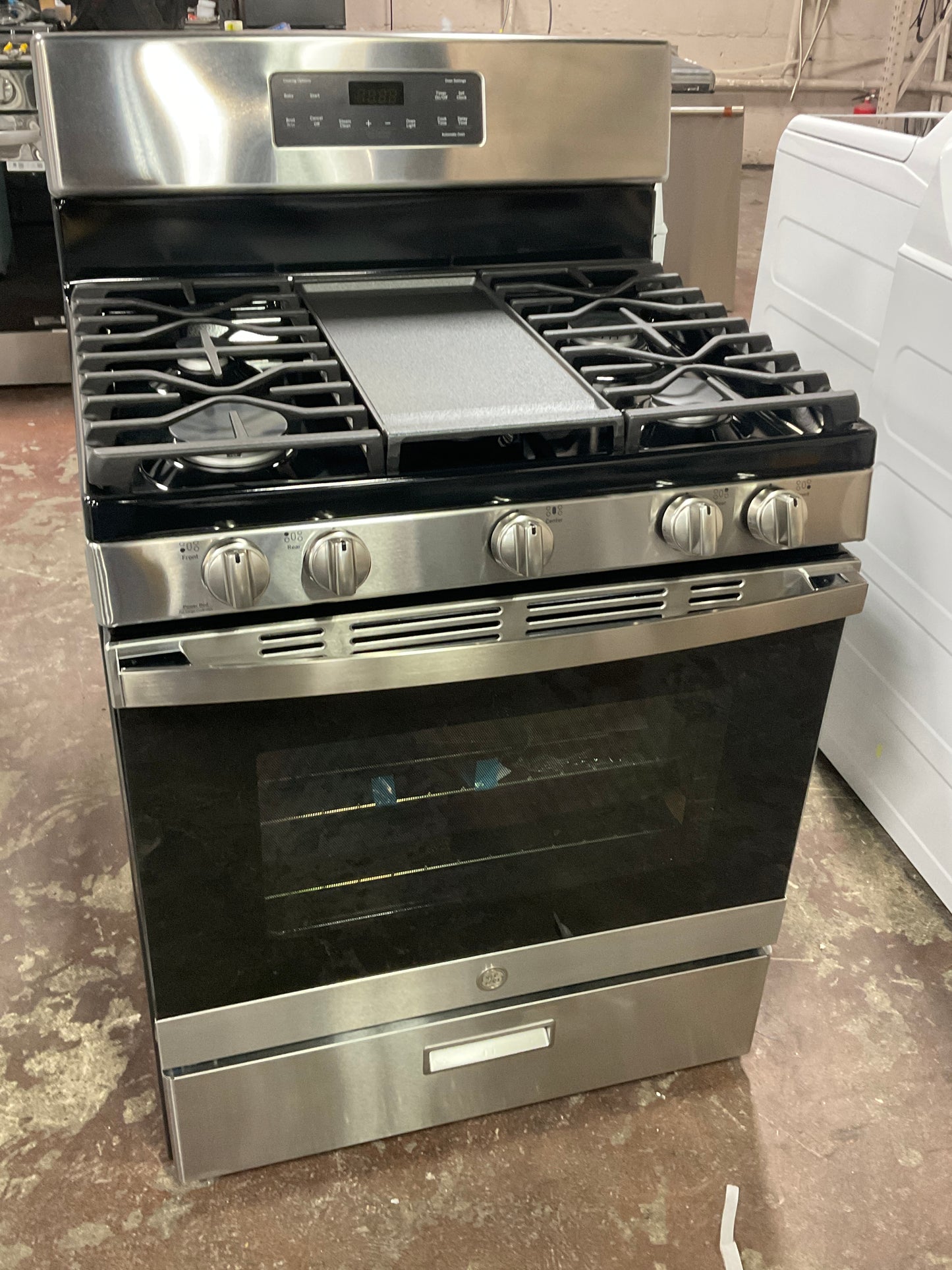 Front view, oven-door closed