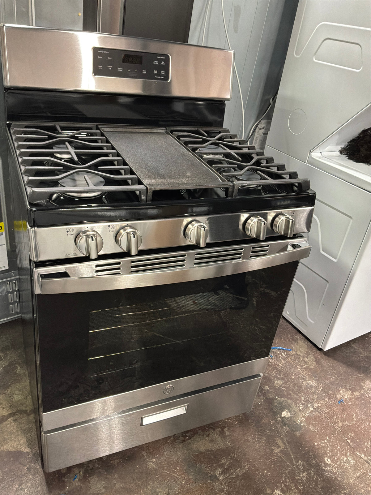 Front view, oven-door closed