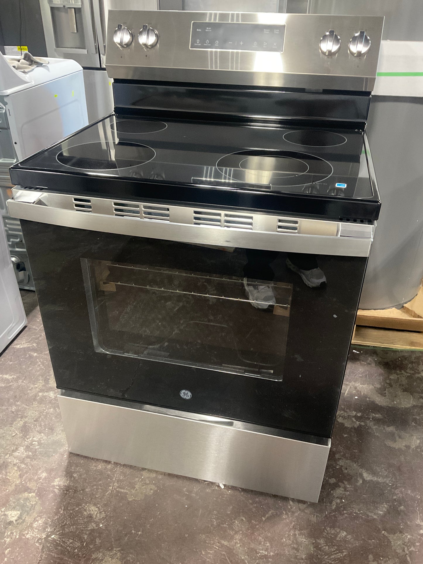 Front view, oven-door closed