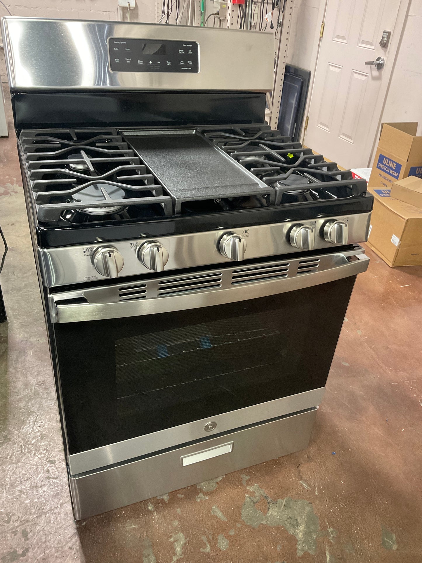 Front view, oven-door closed