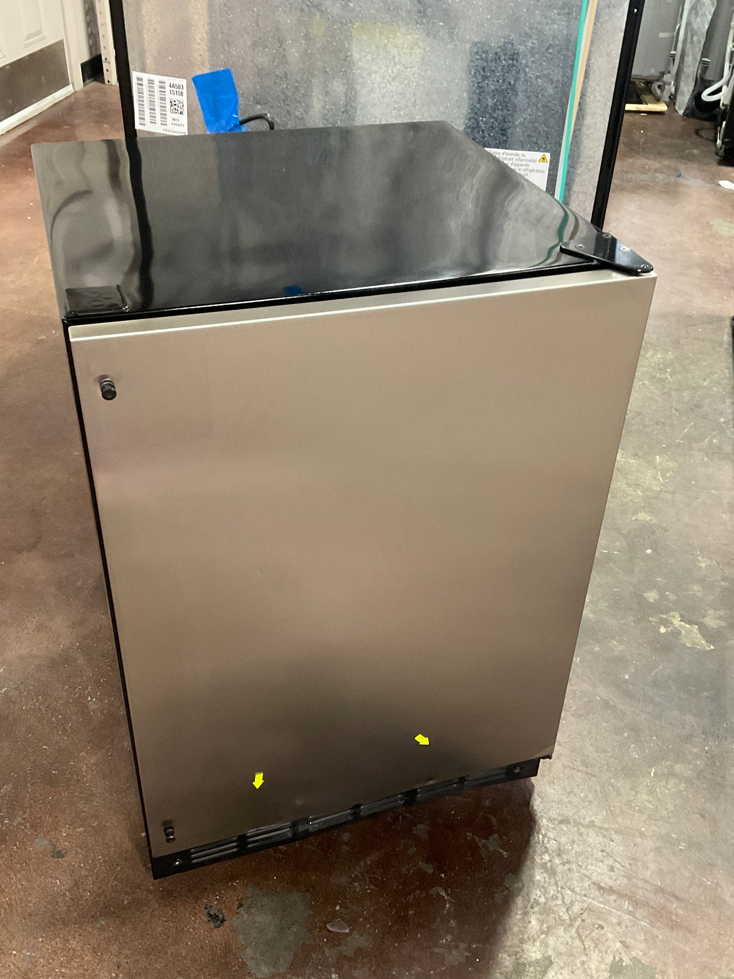 Front view, door closed