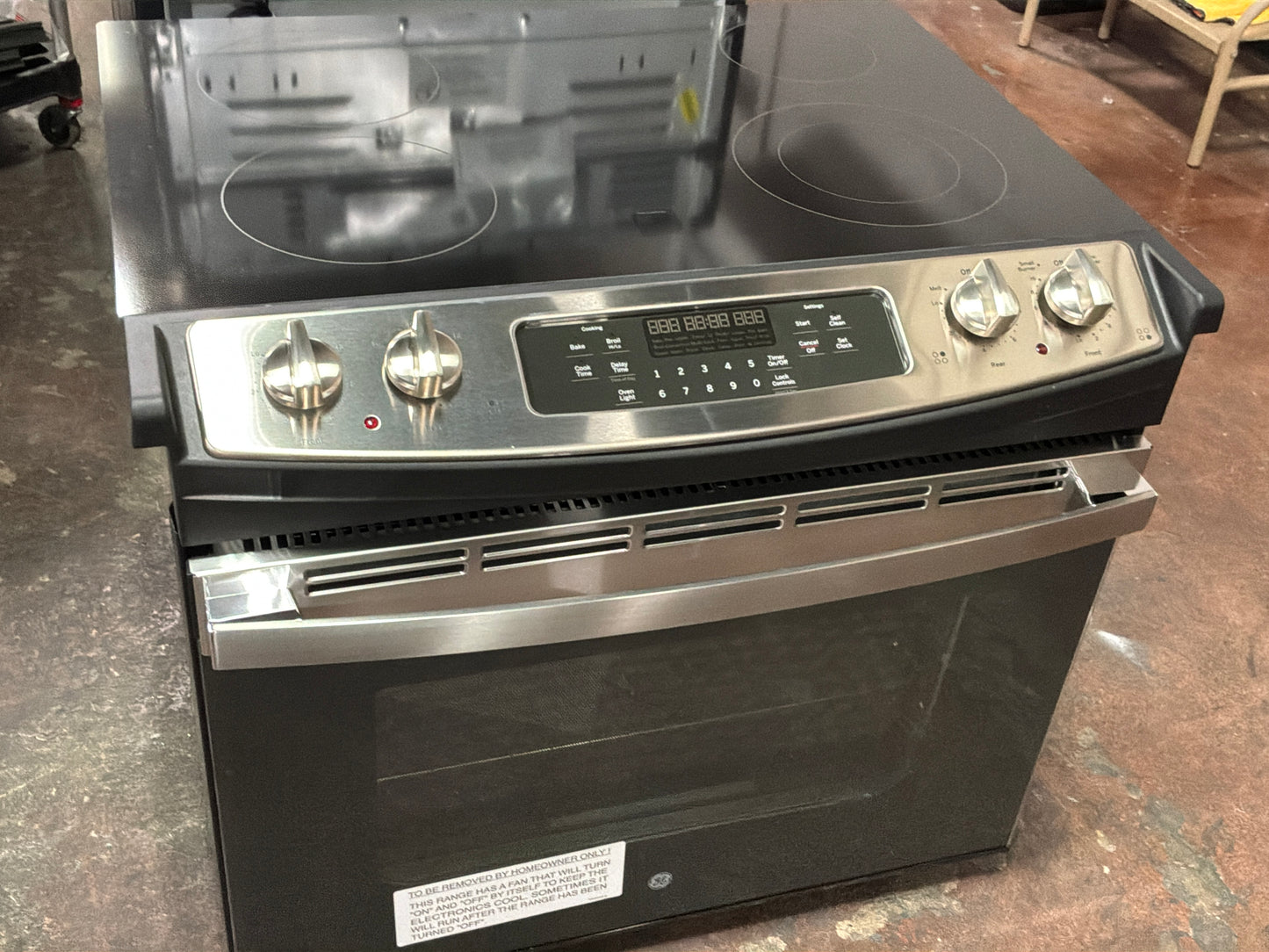 Front view, oven-door closed