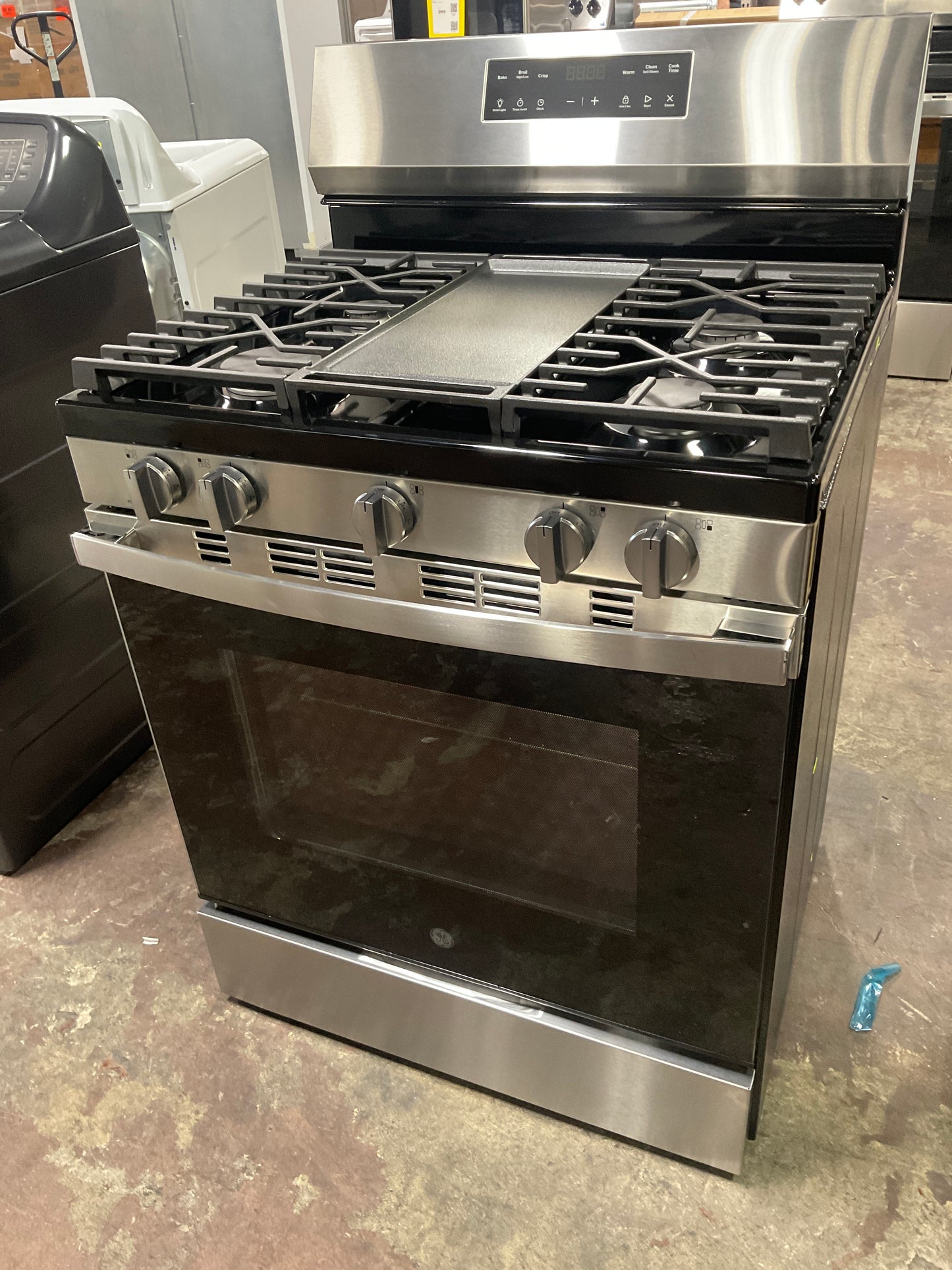 Front view, oven-door closed