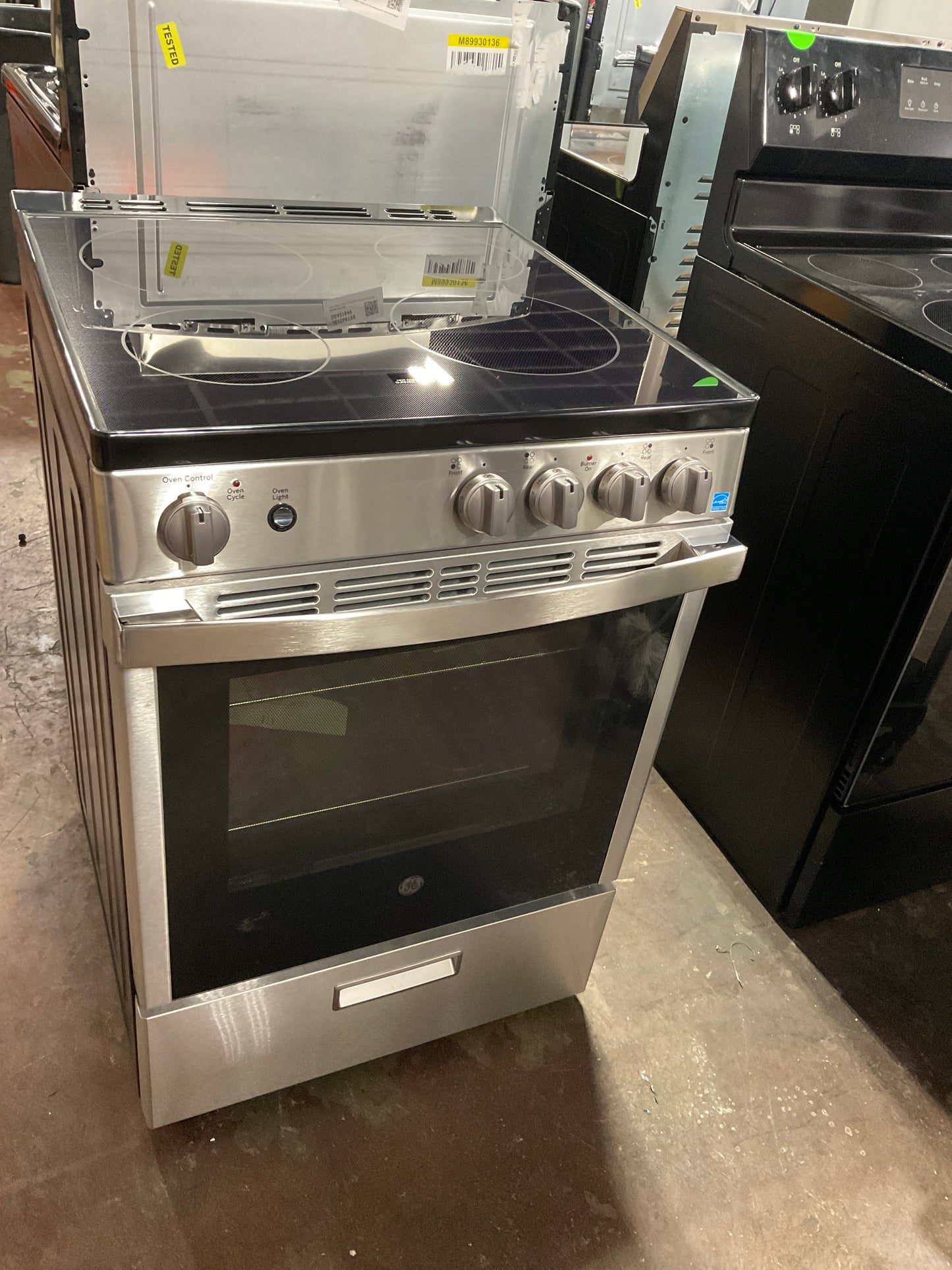 Front view, oven-door closed