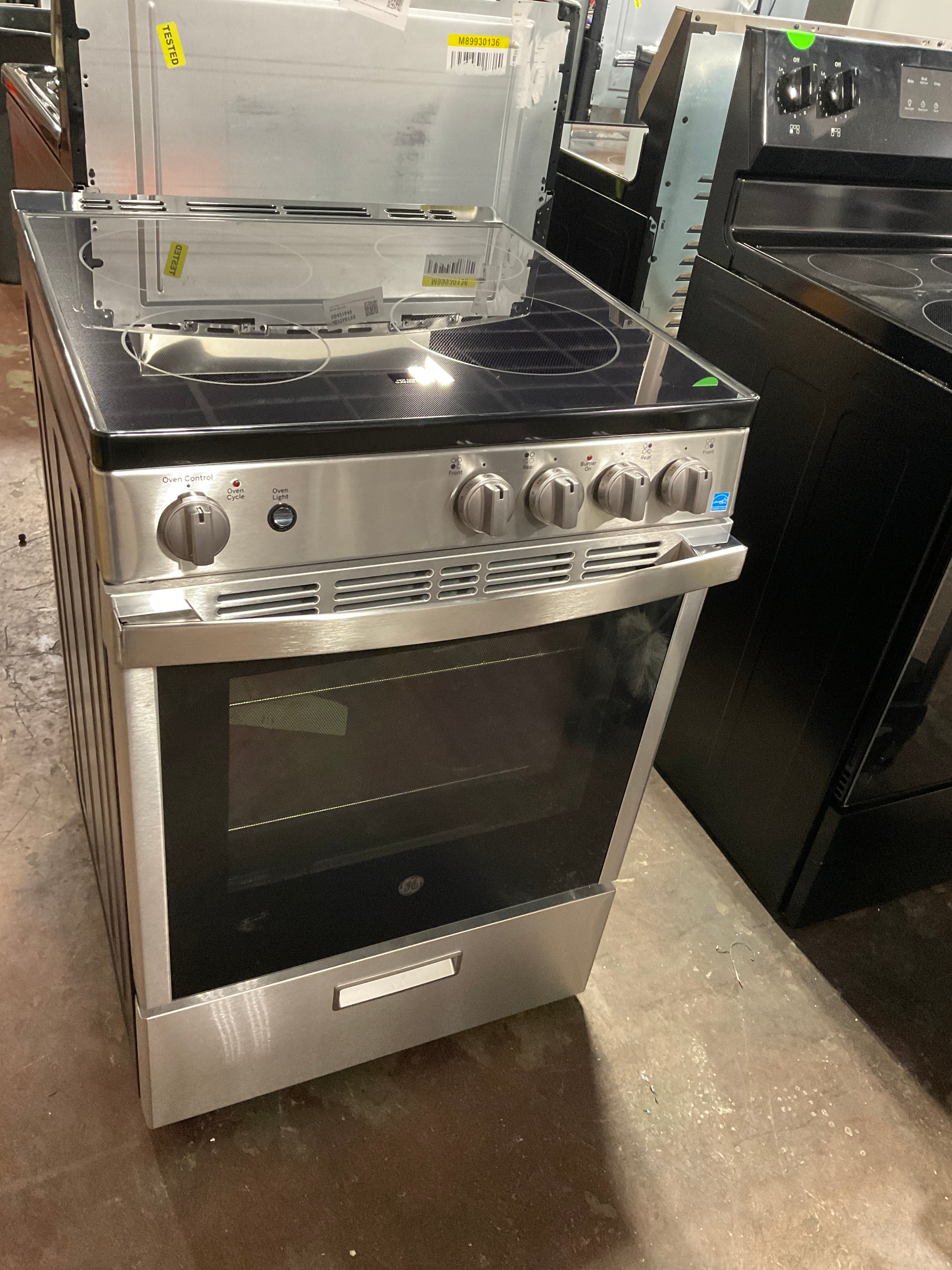 Front view, oven-door closed