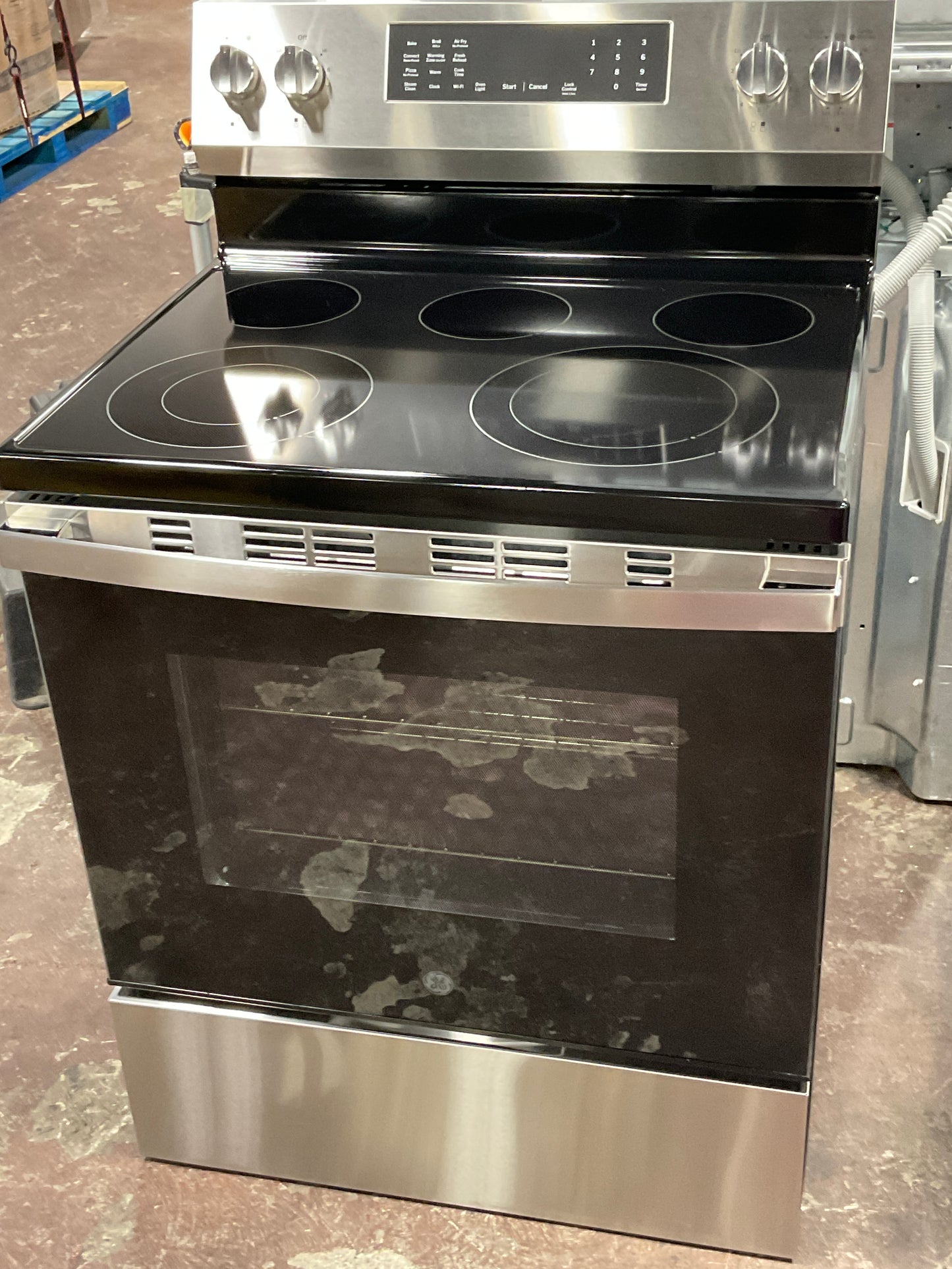 Front view, oven-door closed