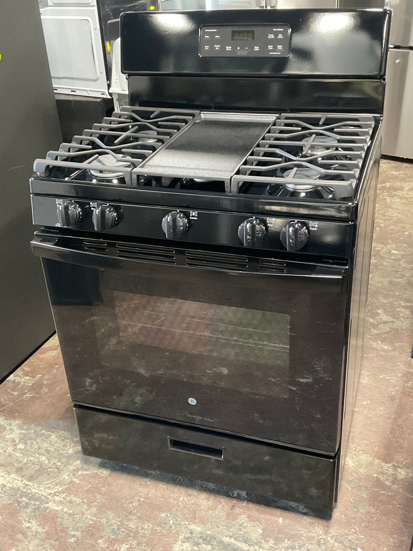 Front view, oven-door closed
