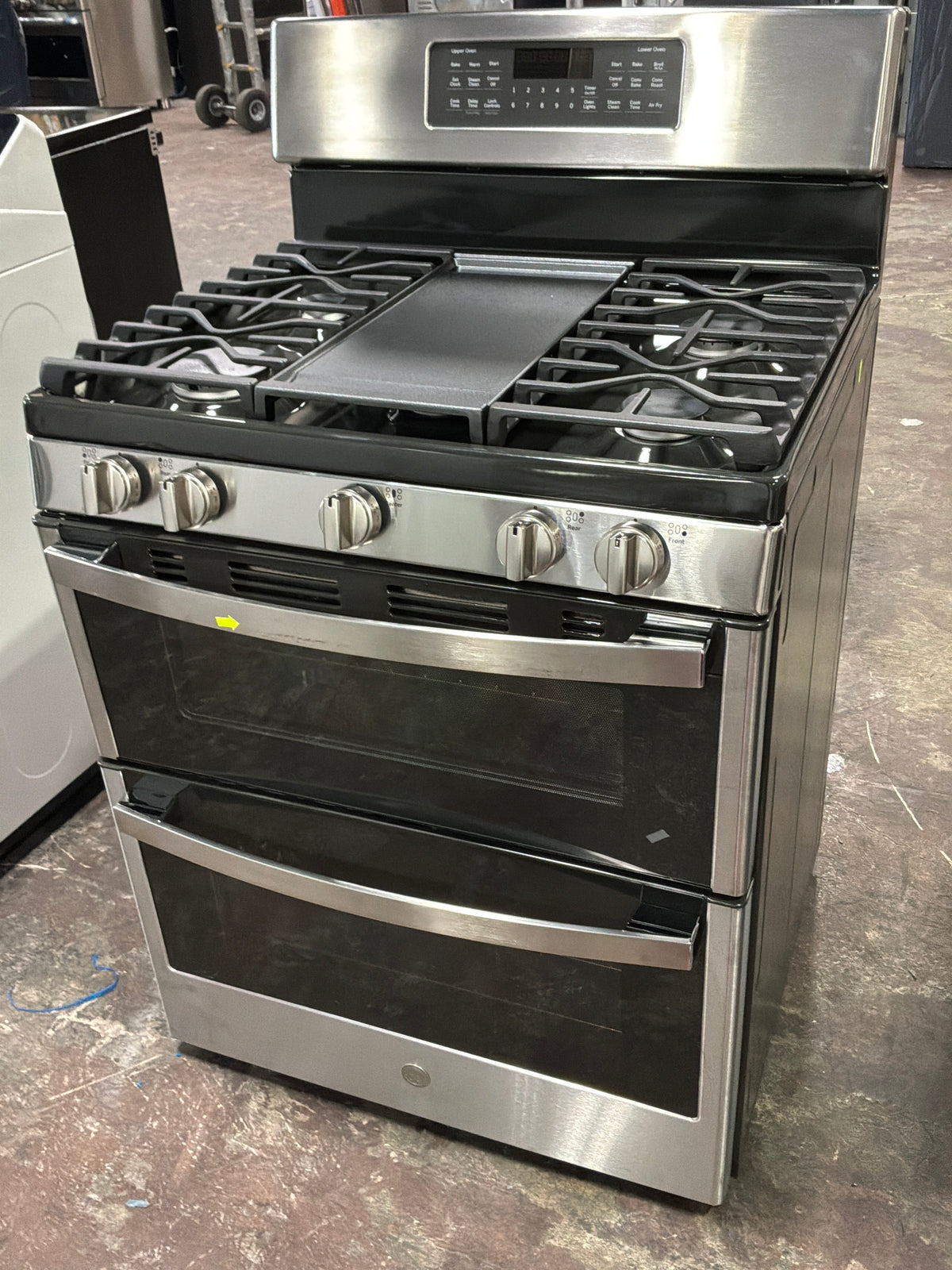 Front view, oven-door closed