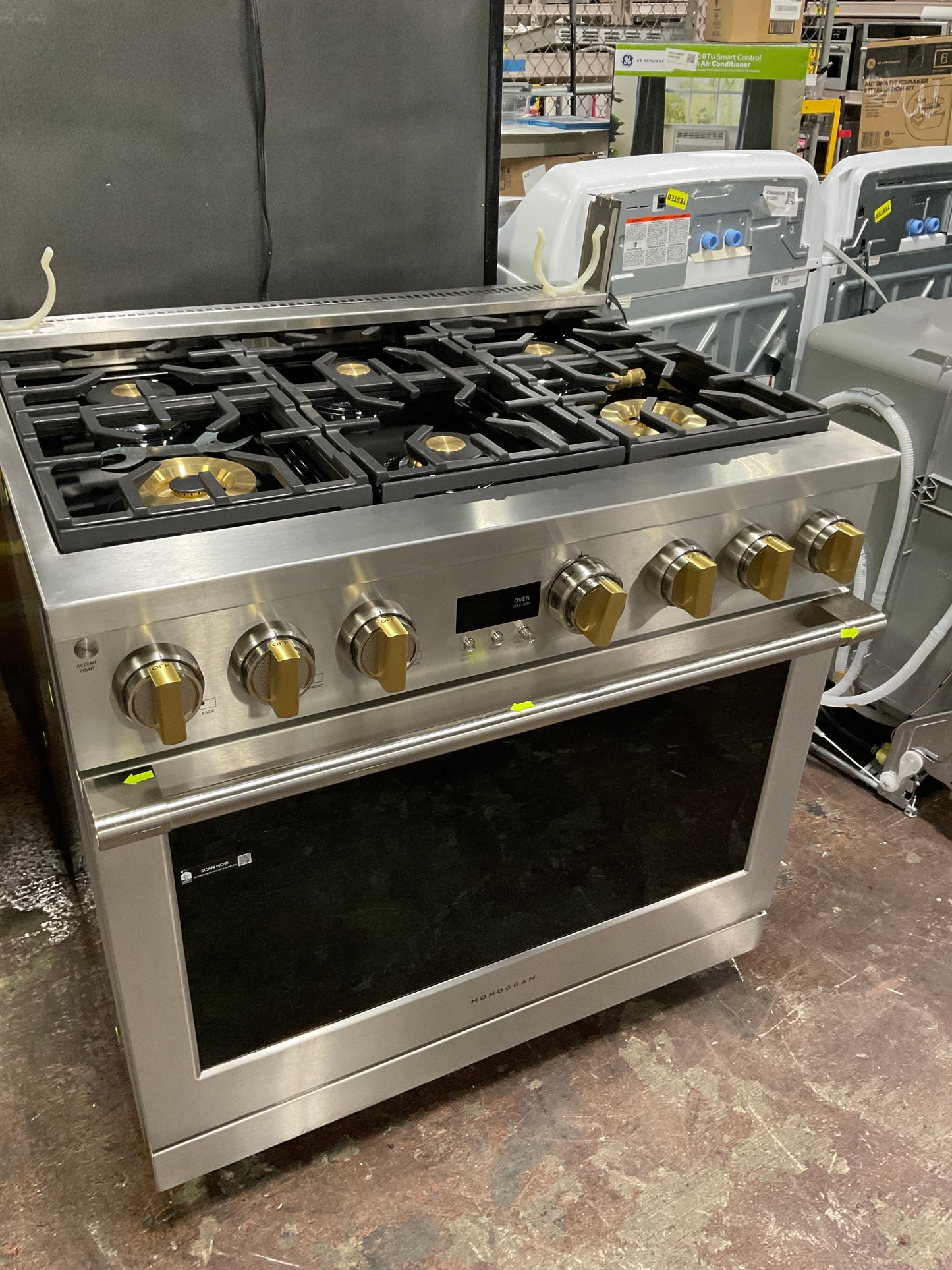 Front view, oven-door closed