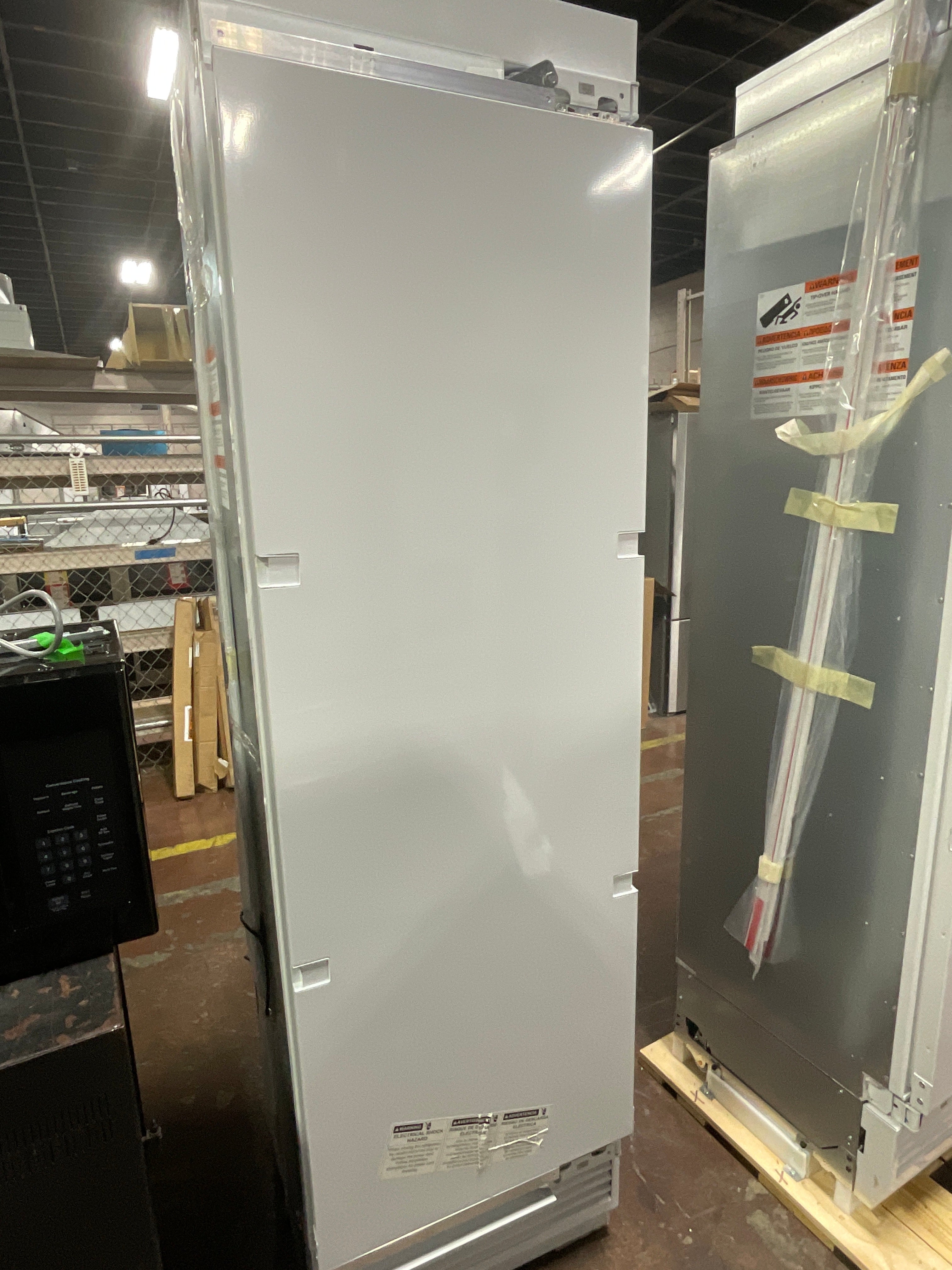 Front view, door closed