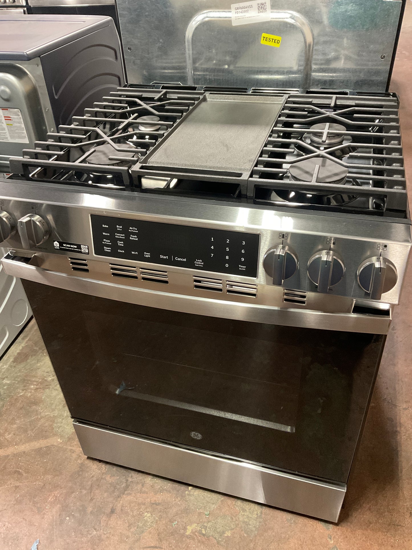 Front view, oven-door closed