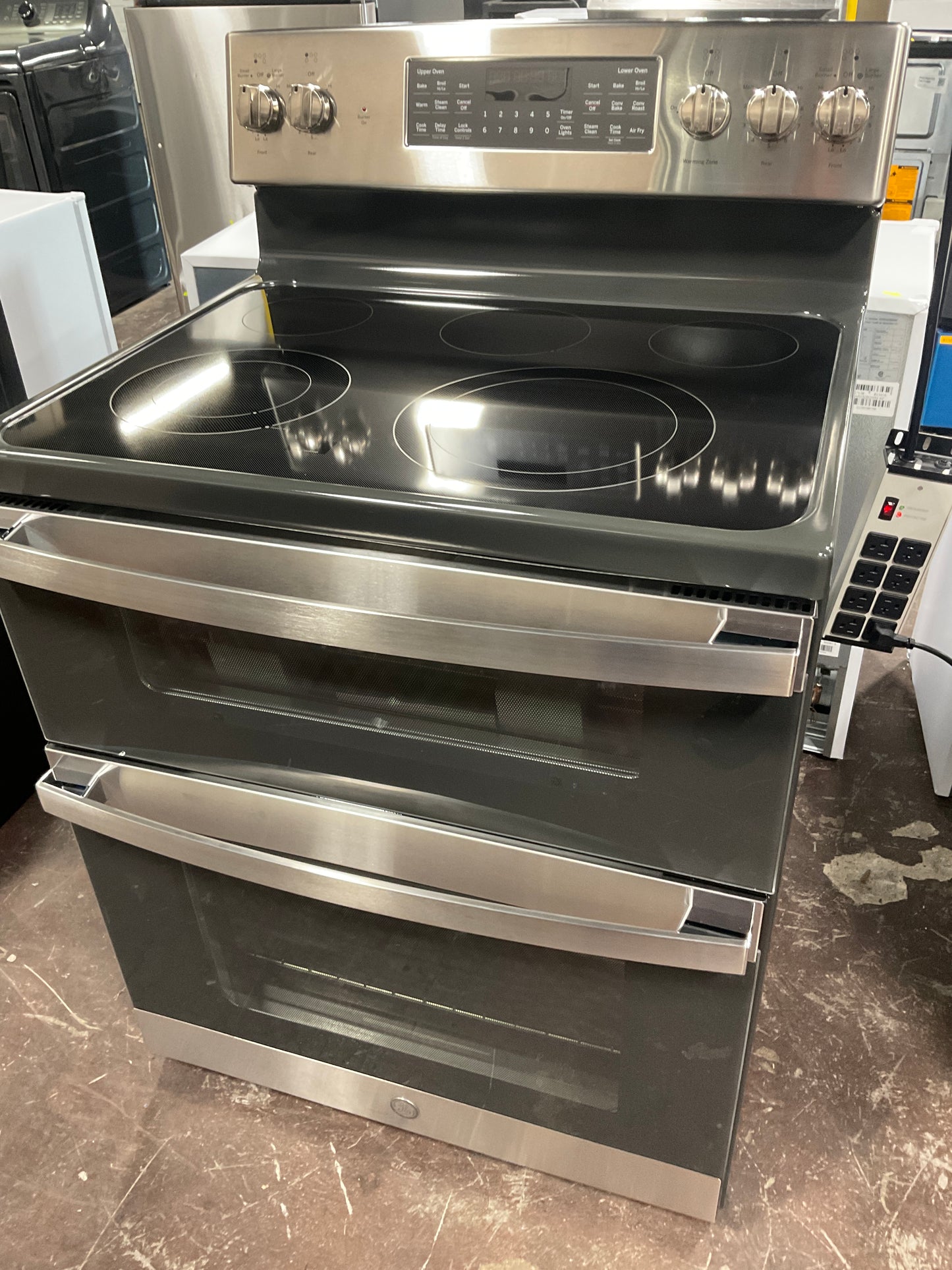 Front view, oven-door closed