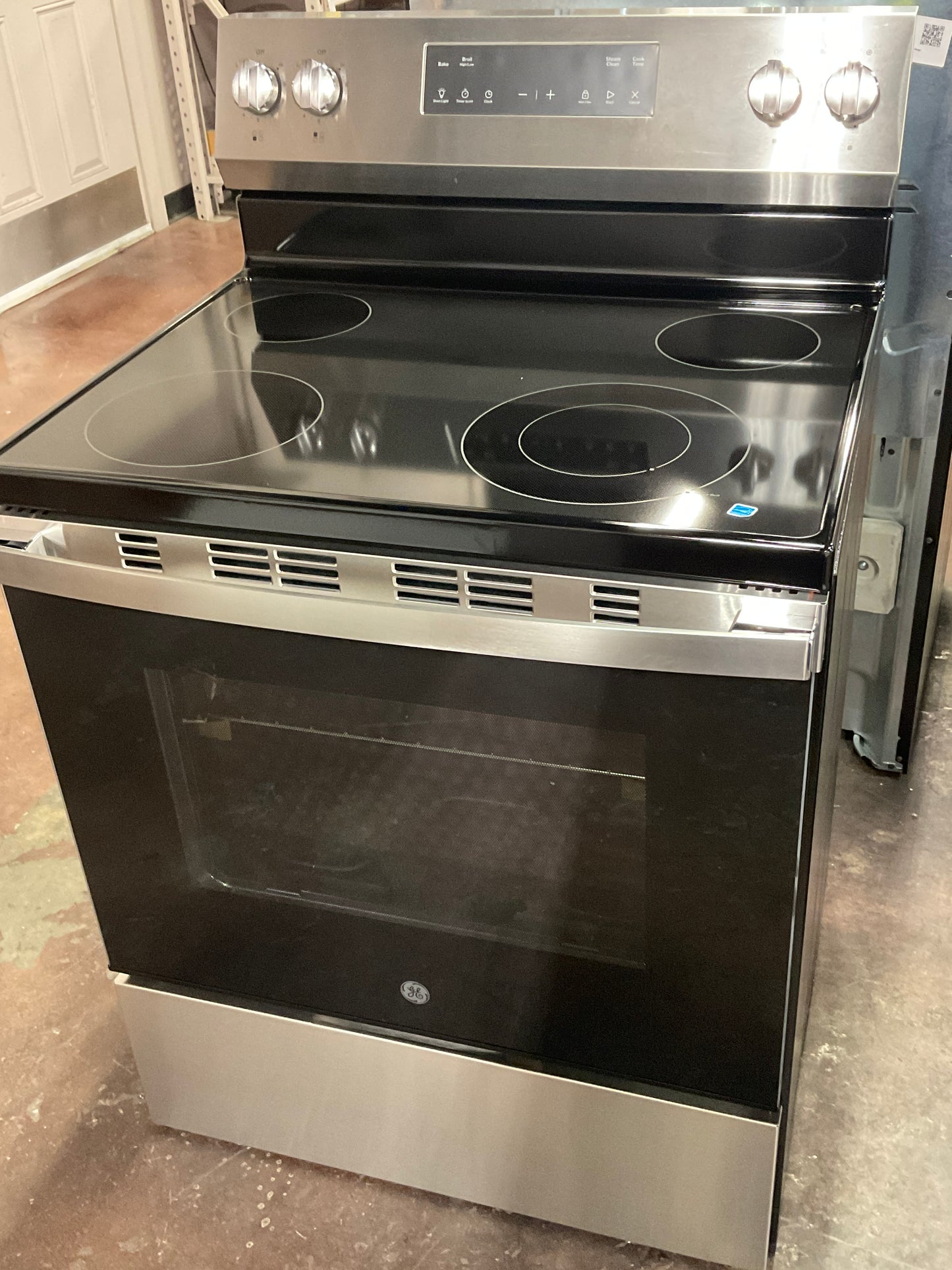 Front view, oven-door closed