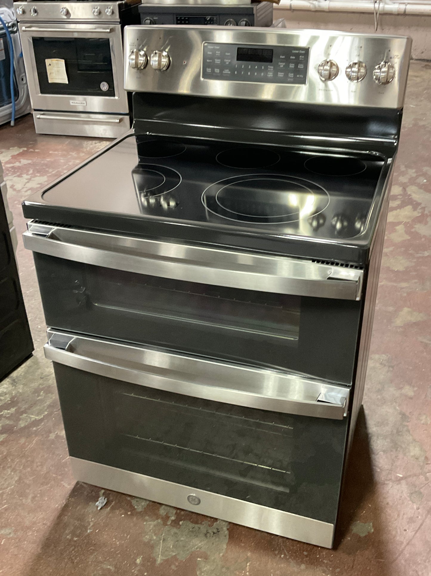 Front view, oven-door closed