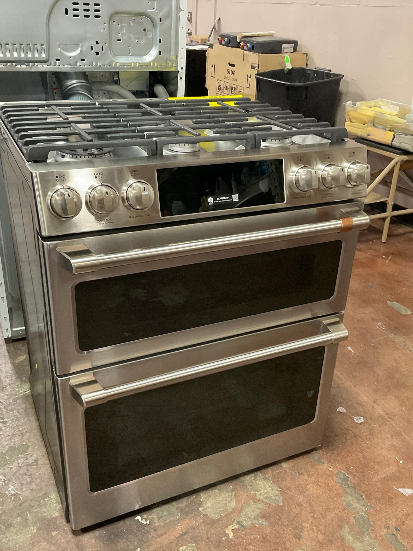 Front view, oven-door closed