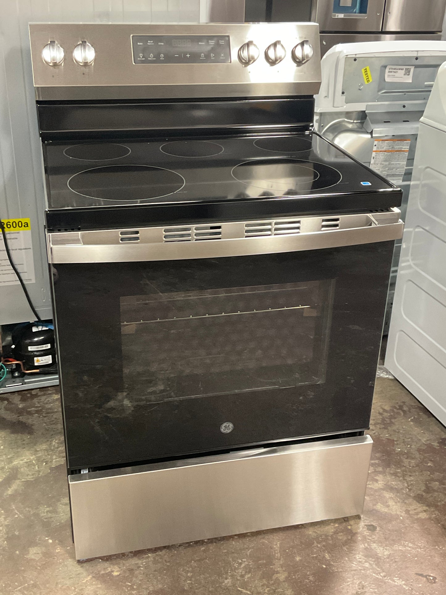 Front view, oven-door closed