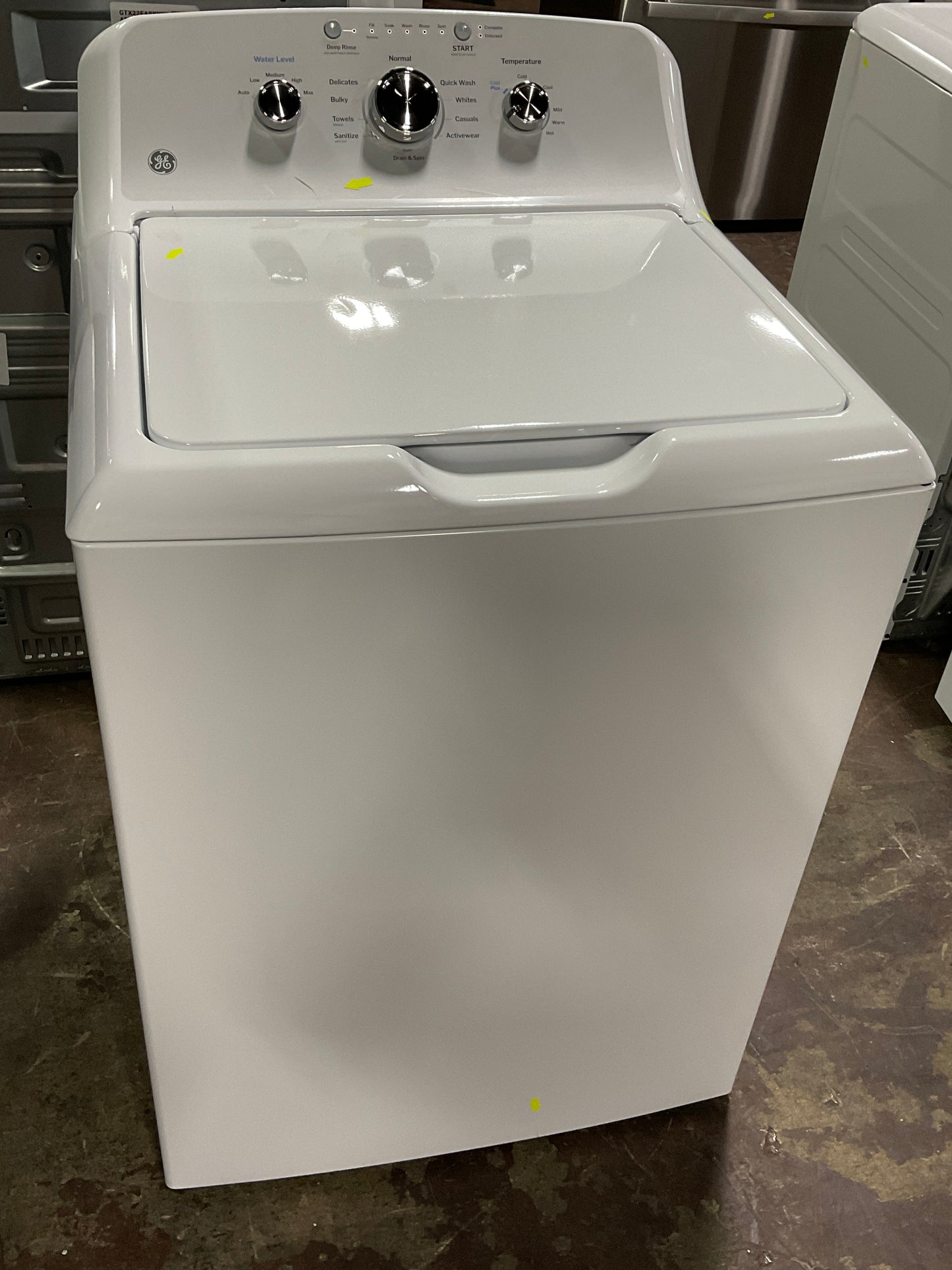 Front view, door closed