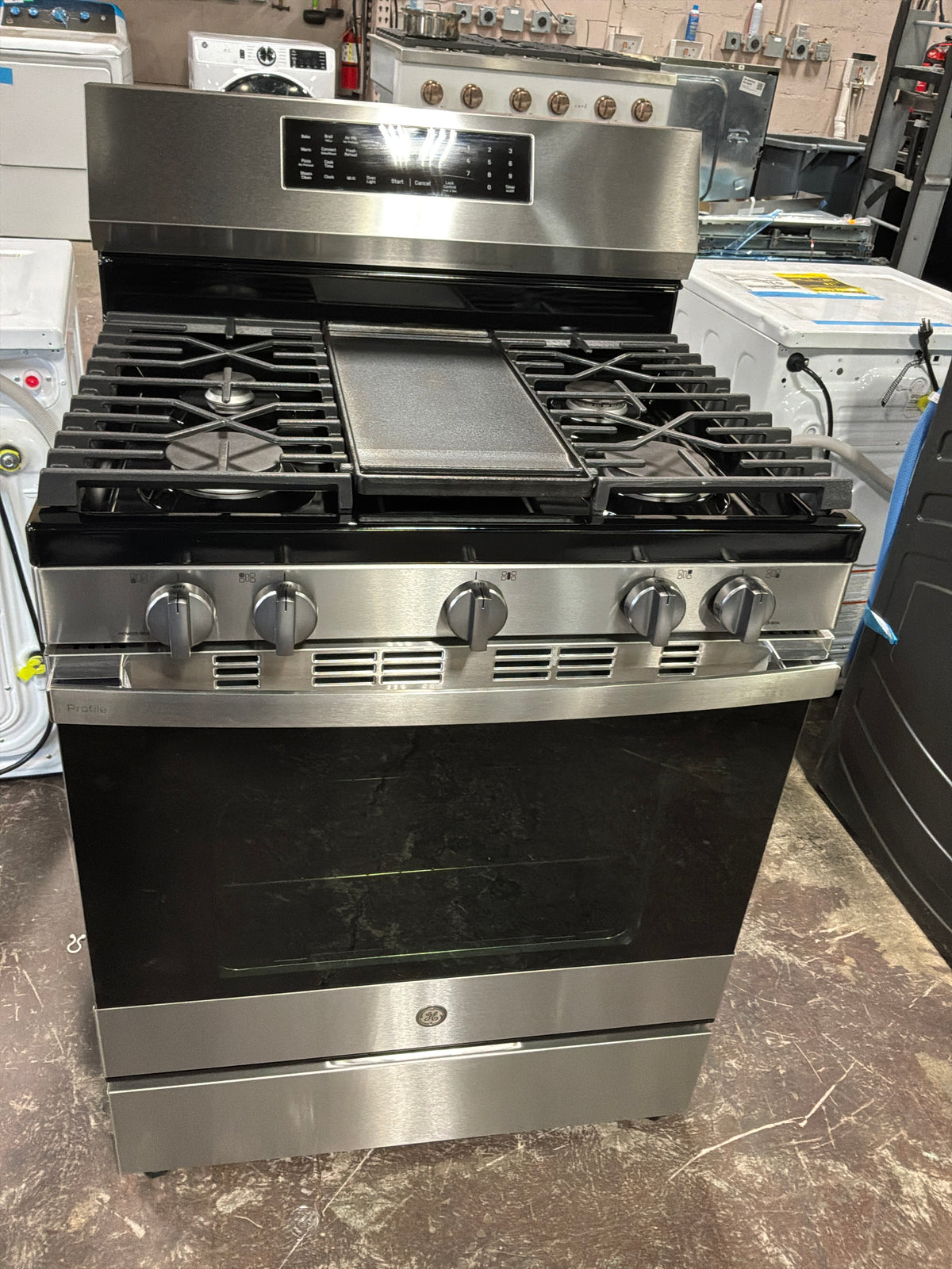 Front view, oven-door closed