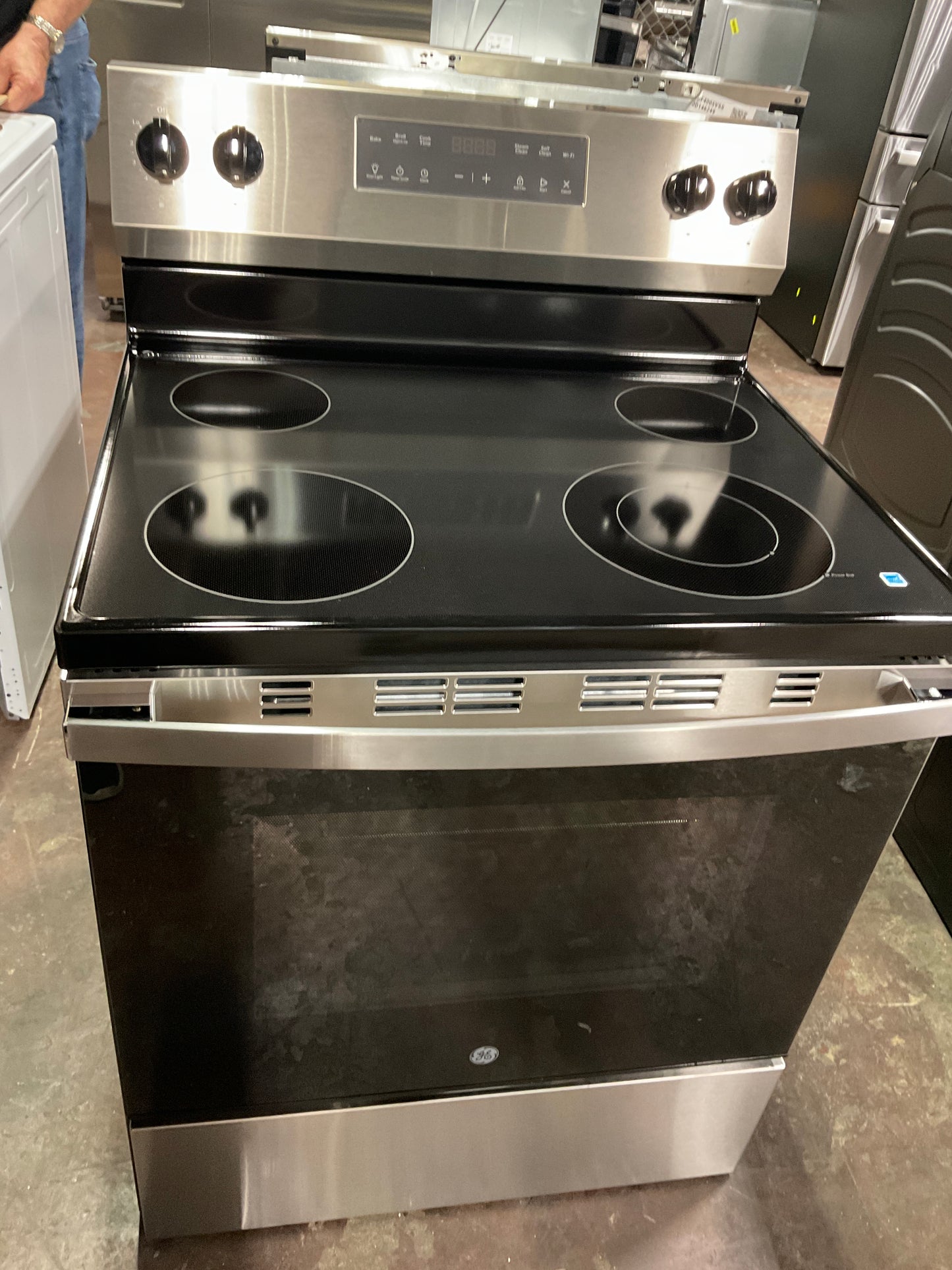 Front view, oven-door closed