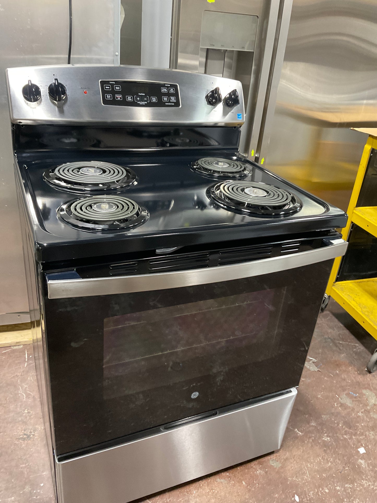 Front view, oven-door closed