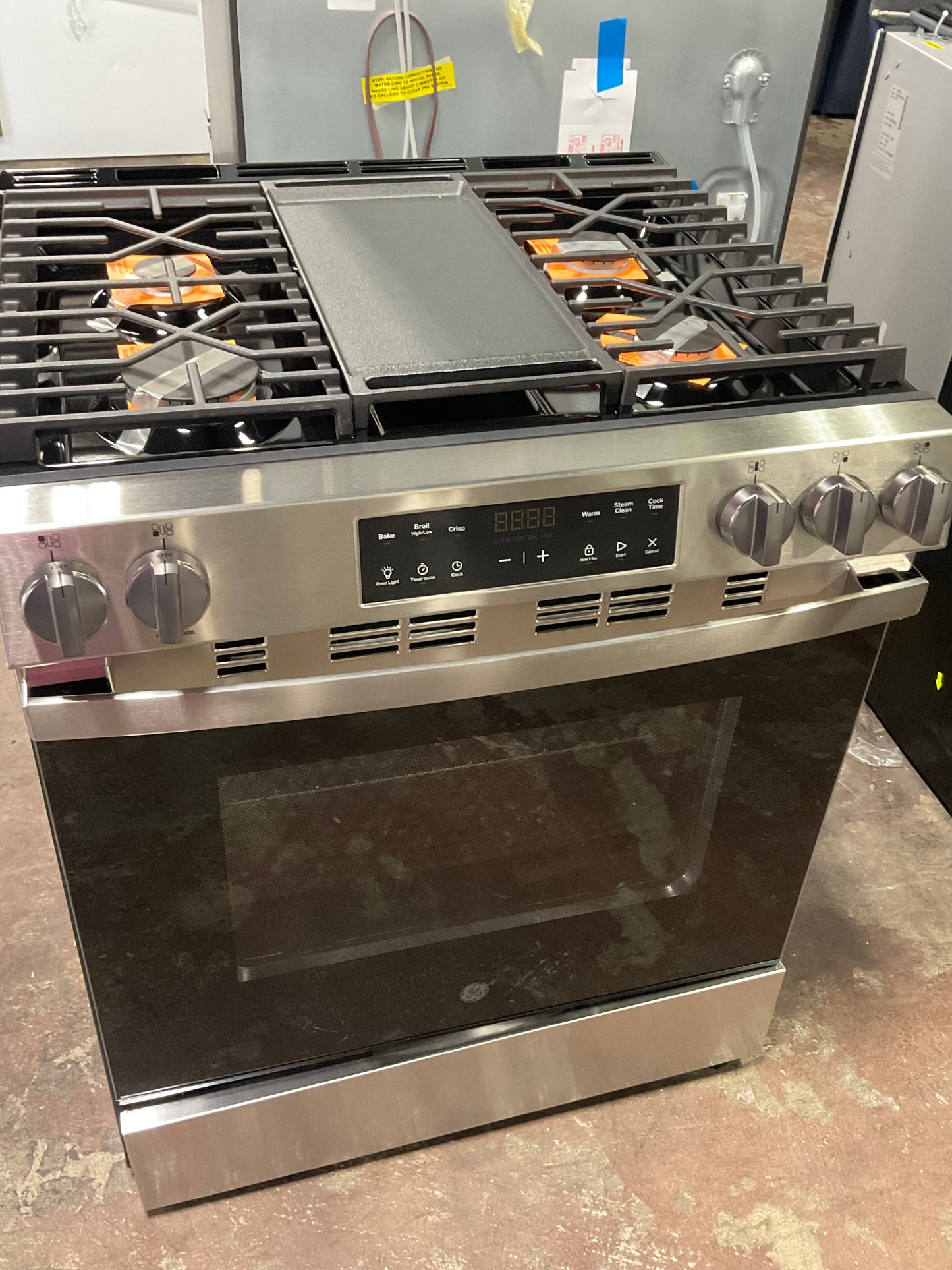 Front view, oven-door closed