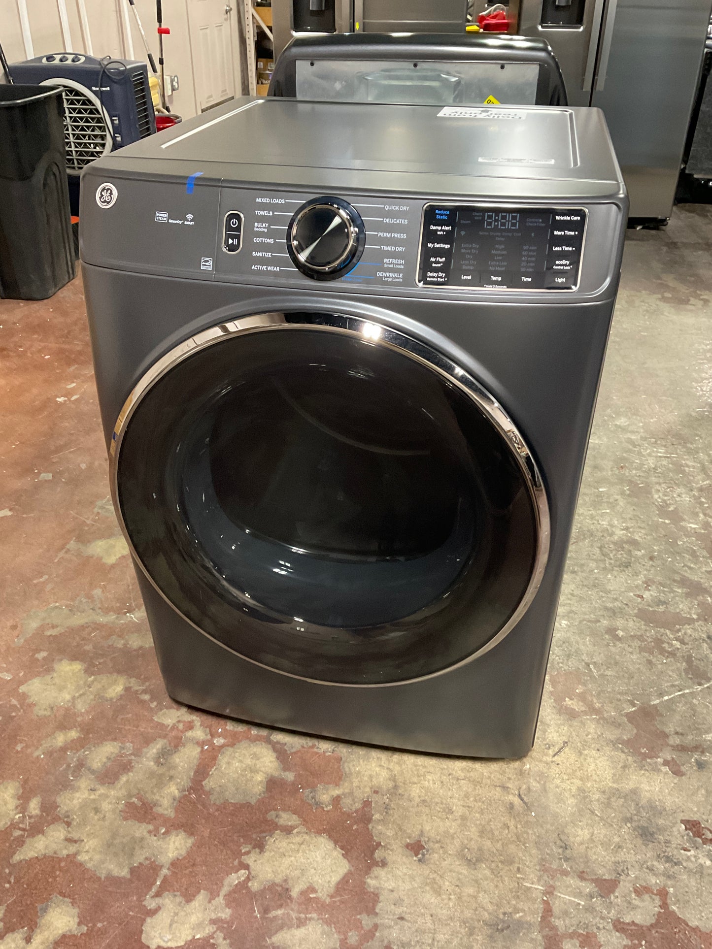 Front view, door closed