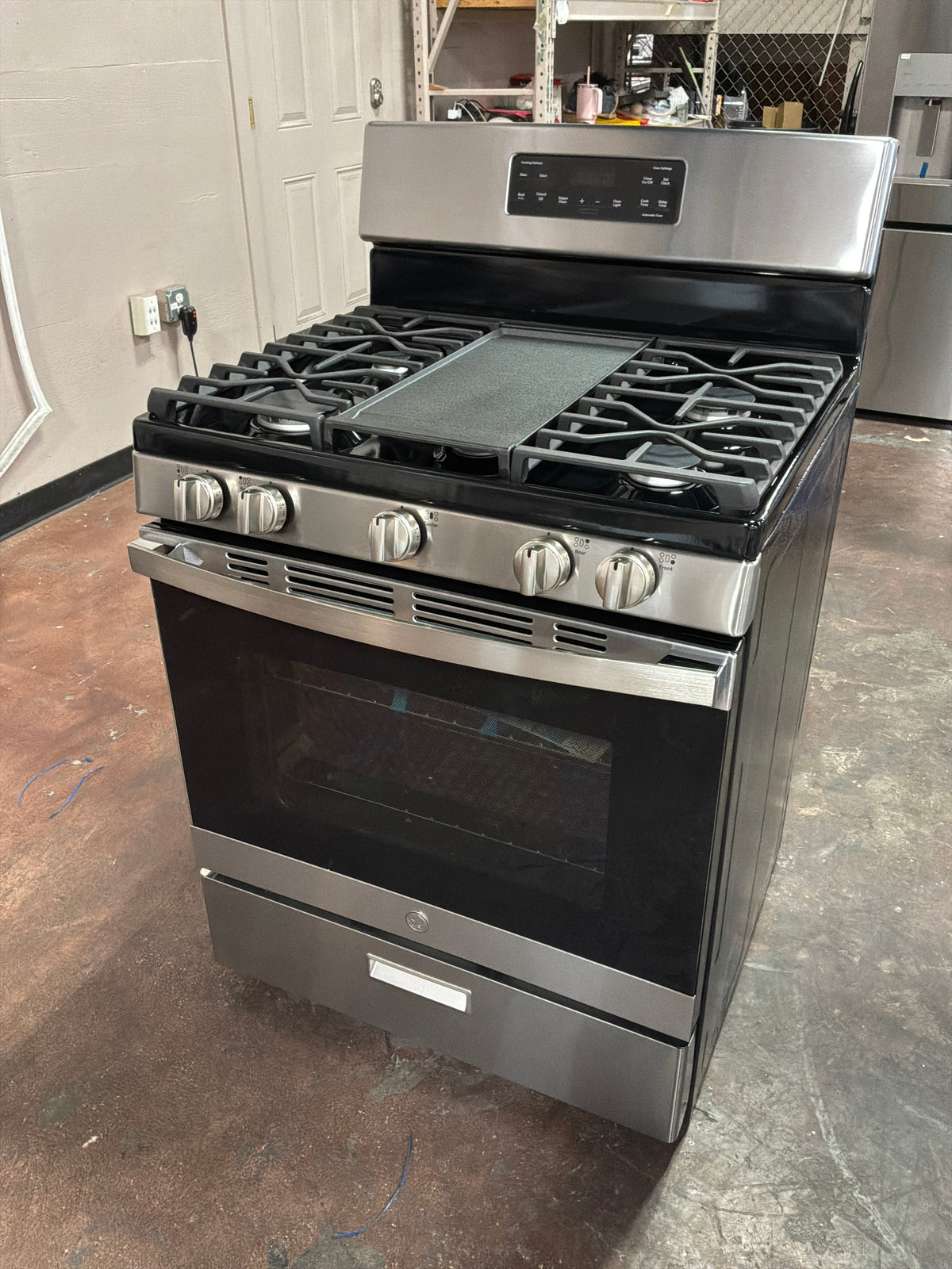 Front view, oven-door closed