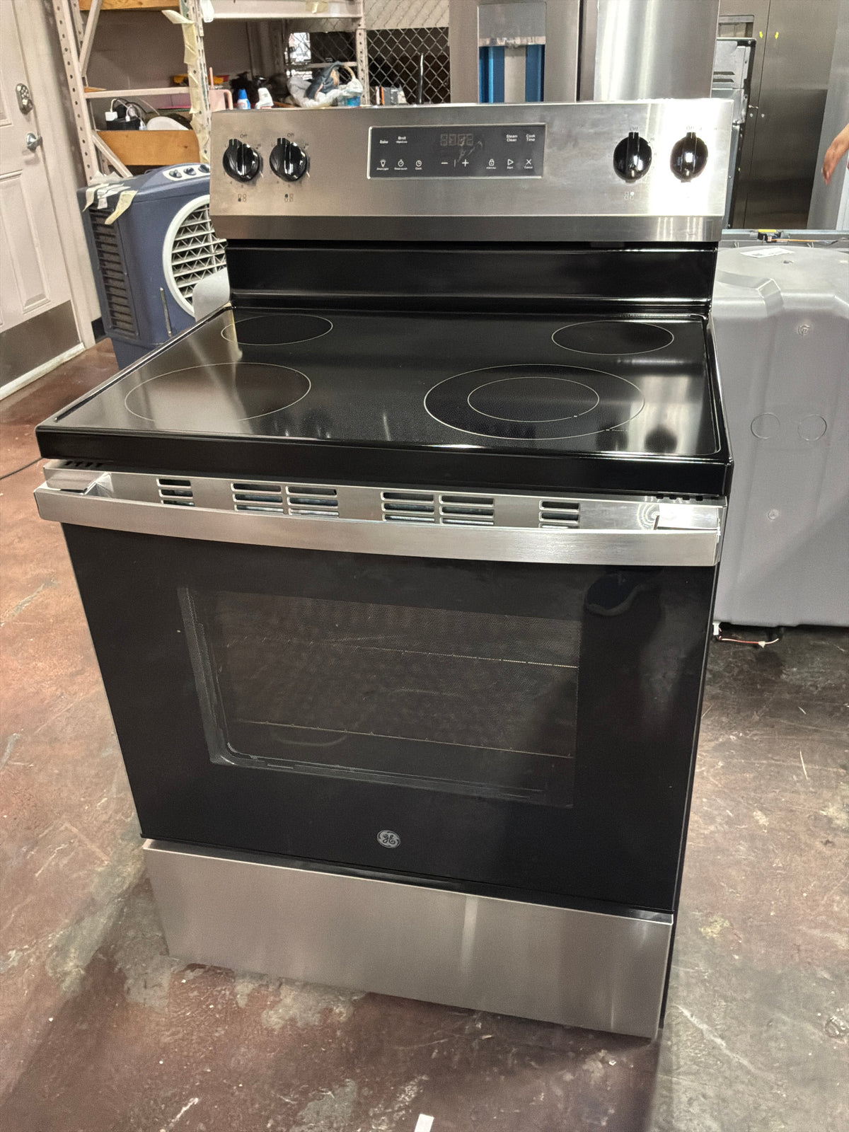 Front view, oven-door closed