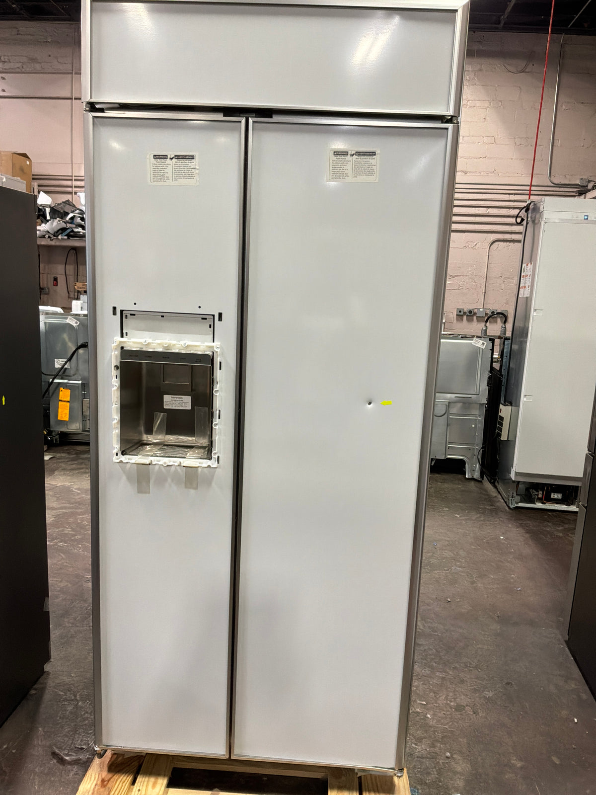 Front view, door closed