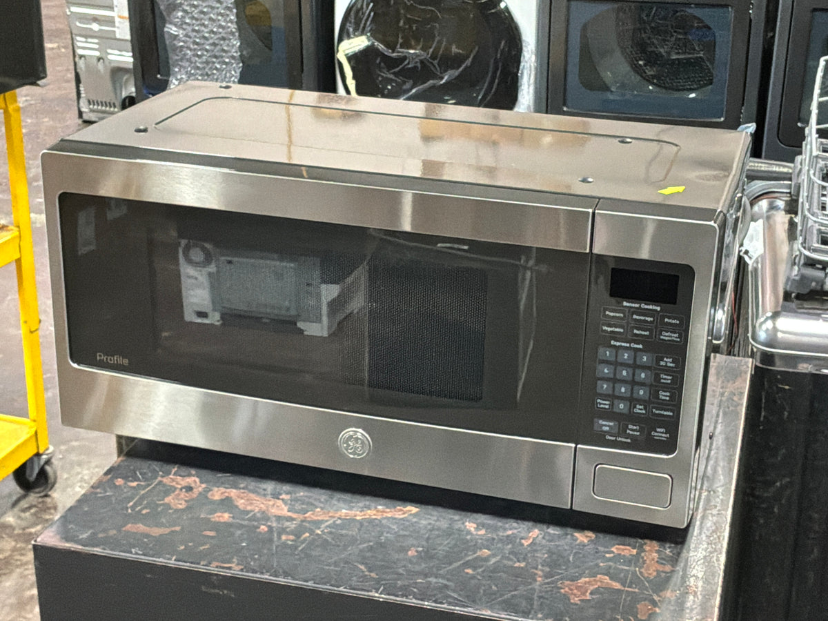 Front view, door closed