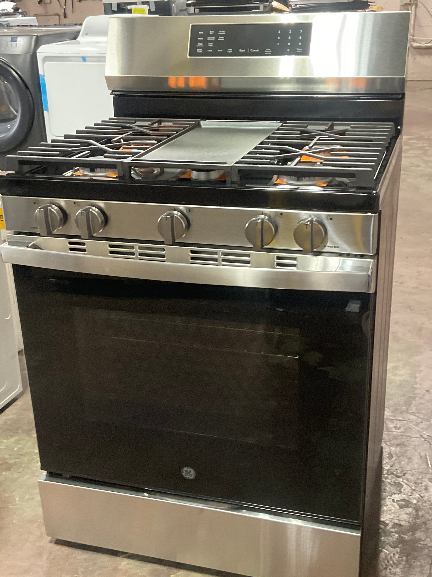 Front view, oven-door closed