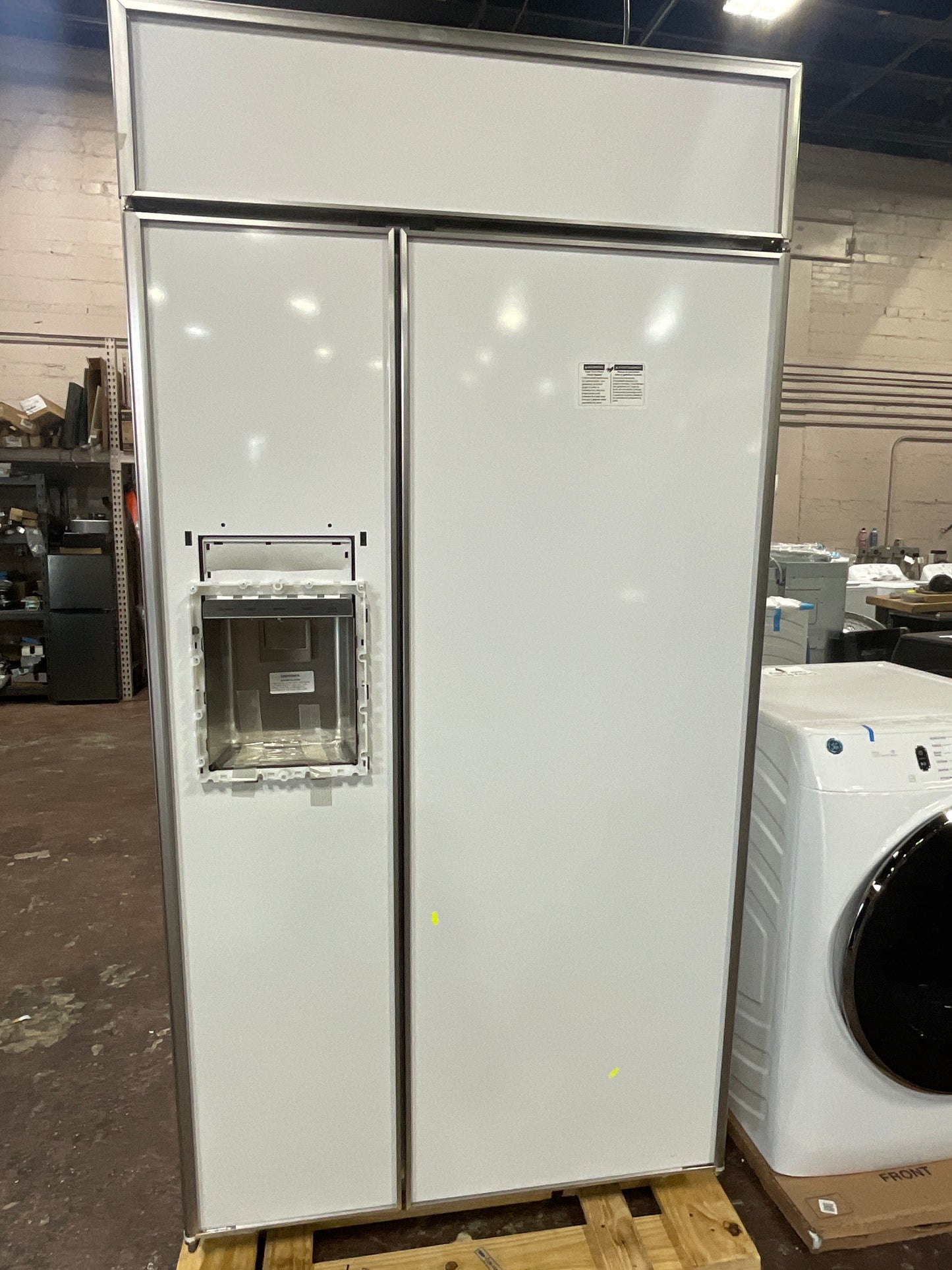 Front view, door closed