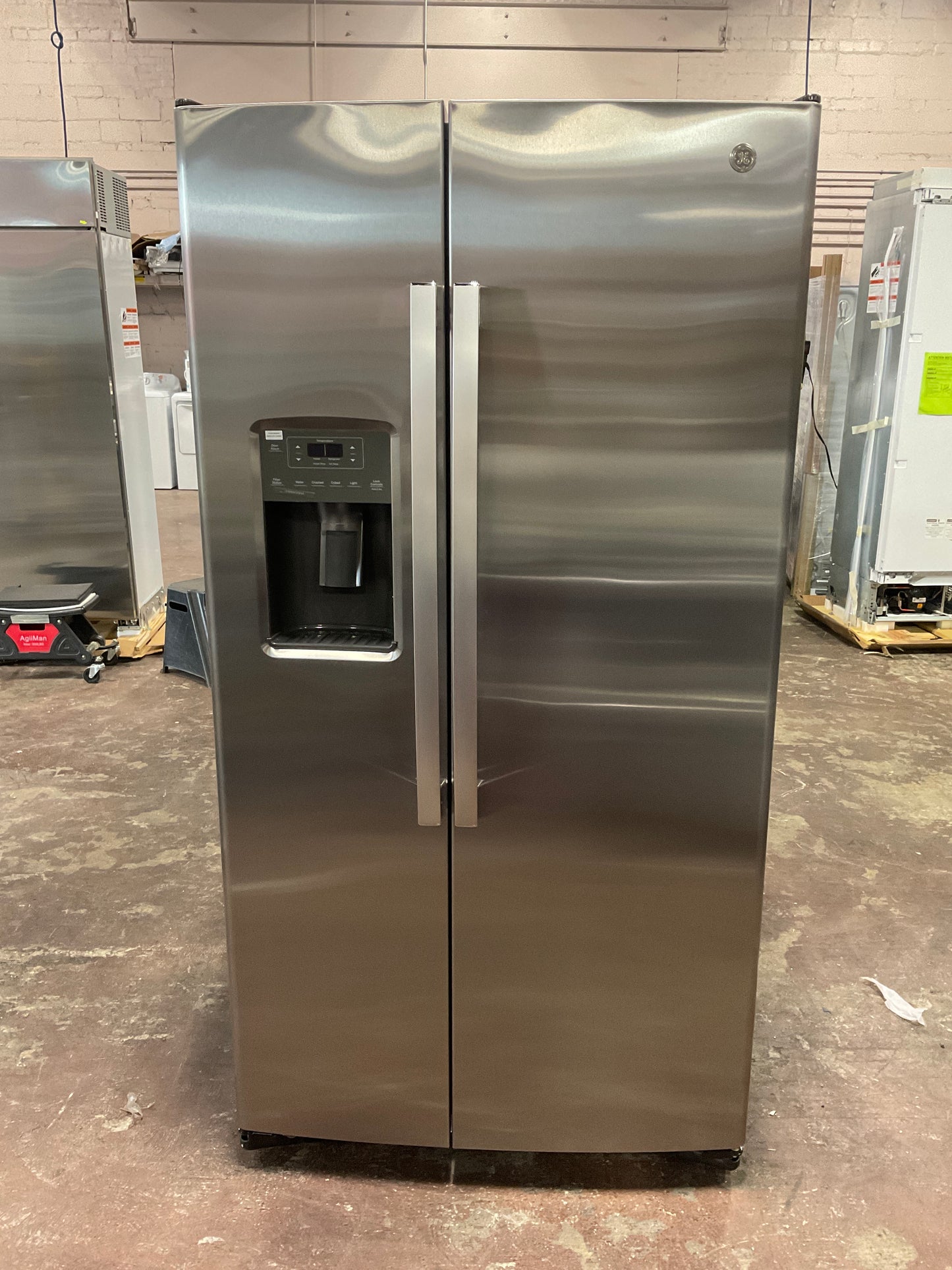 Front view, door closed