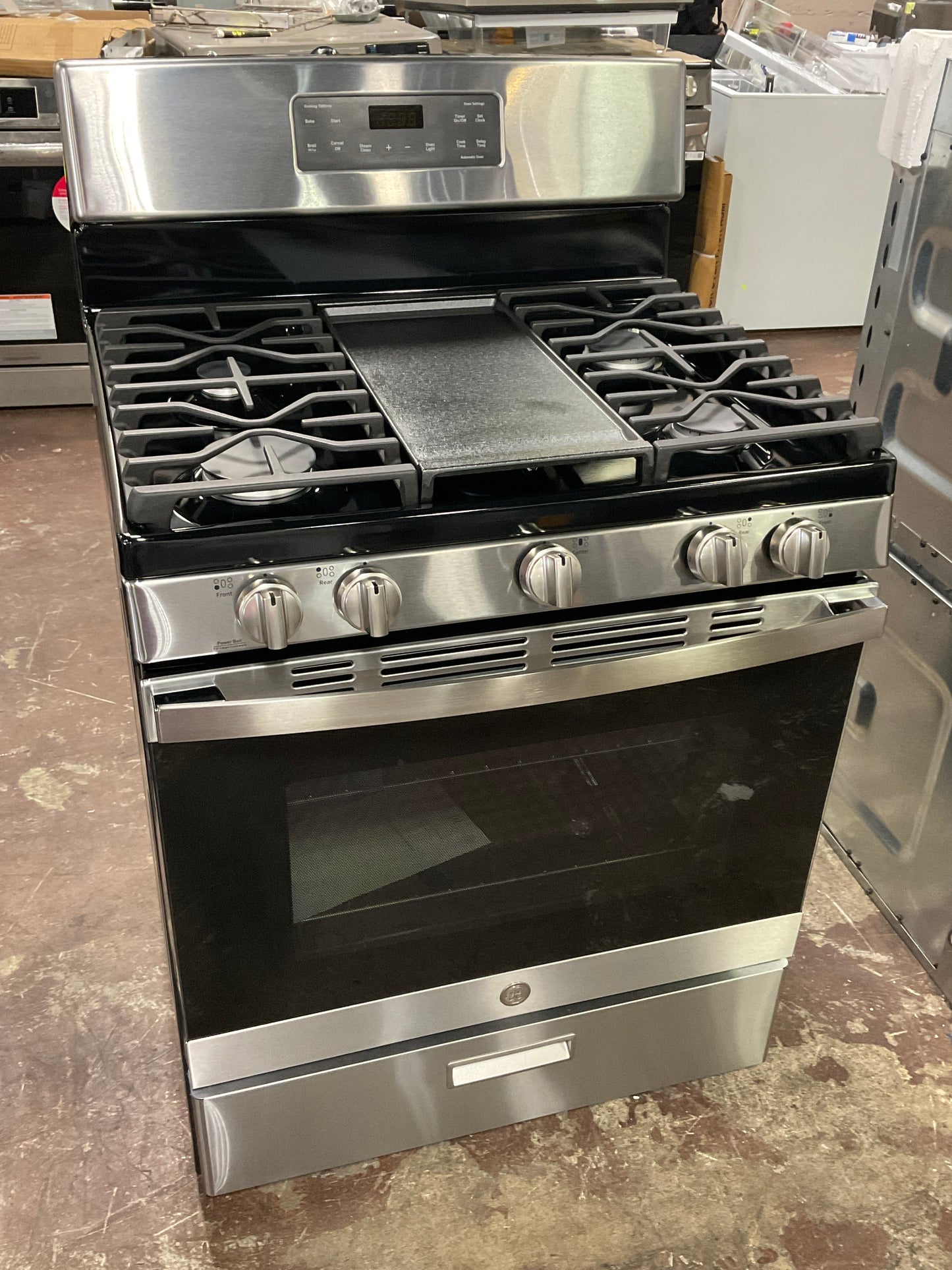 Front view, oven-door closed