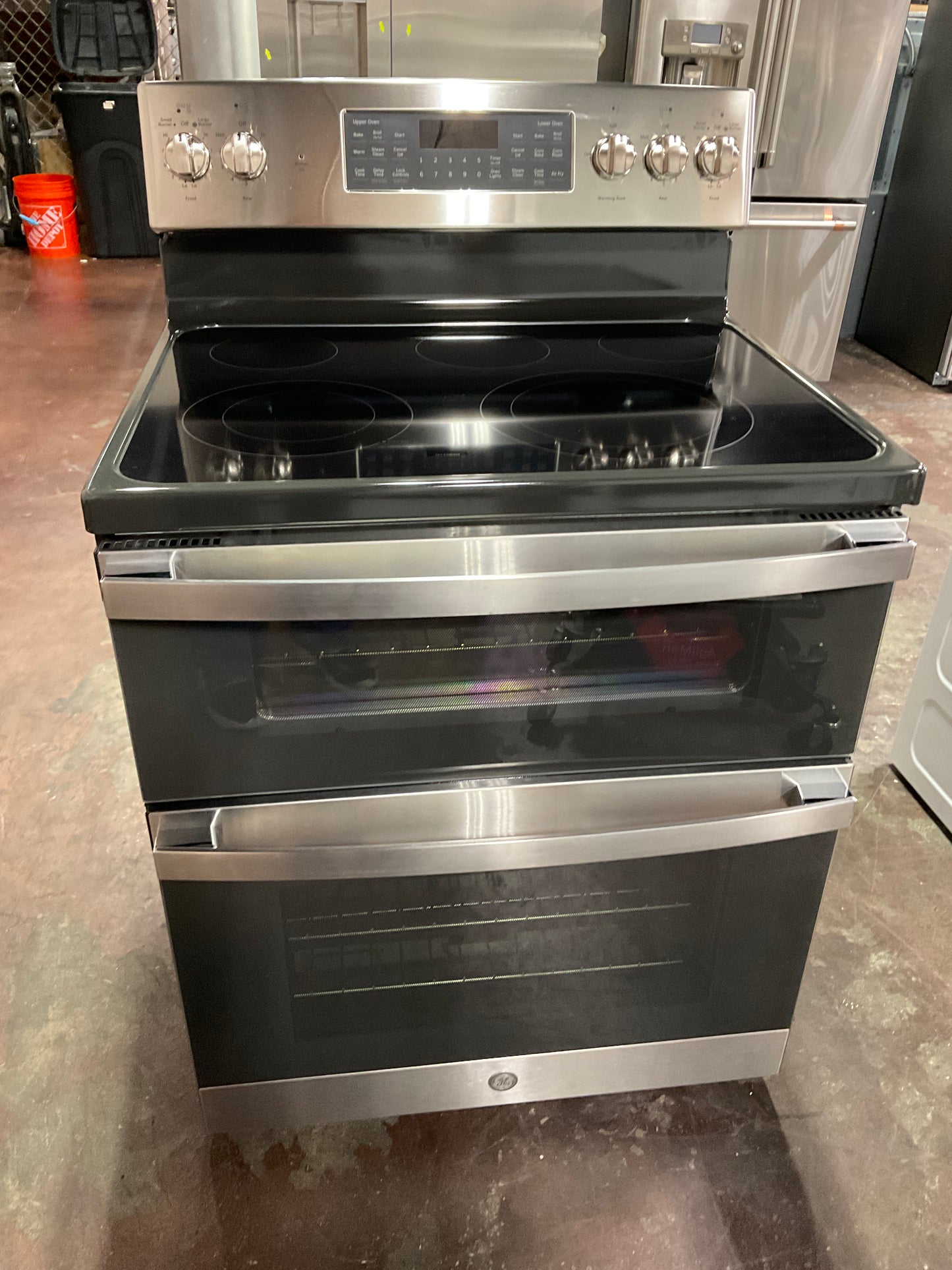 Front view, oven-door closed