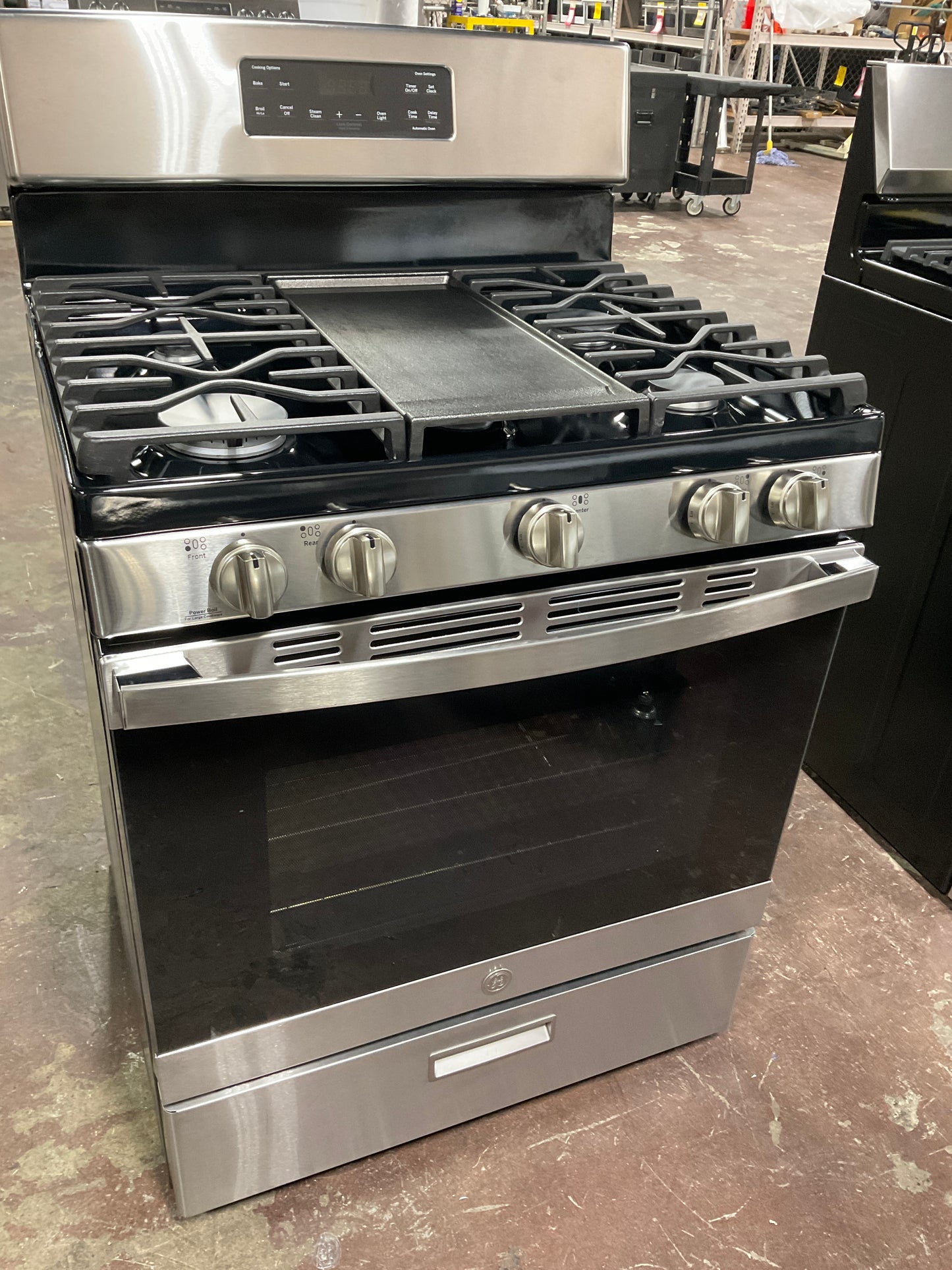 Front view, oven-door closed