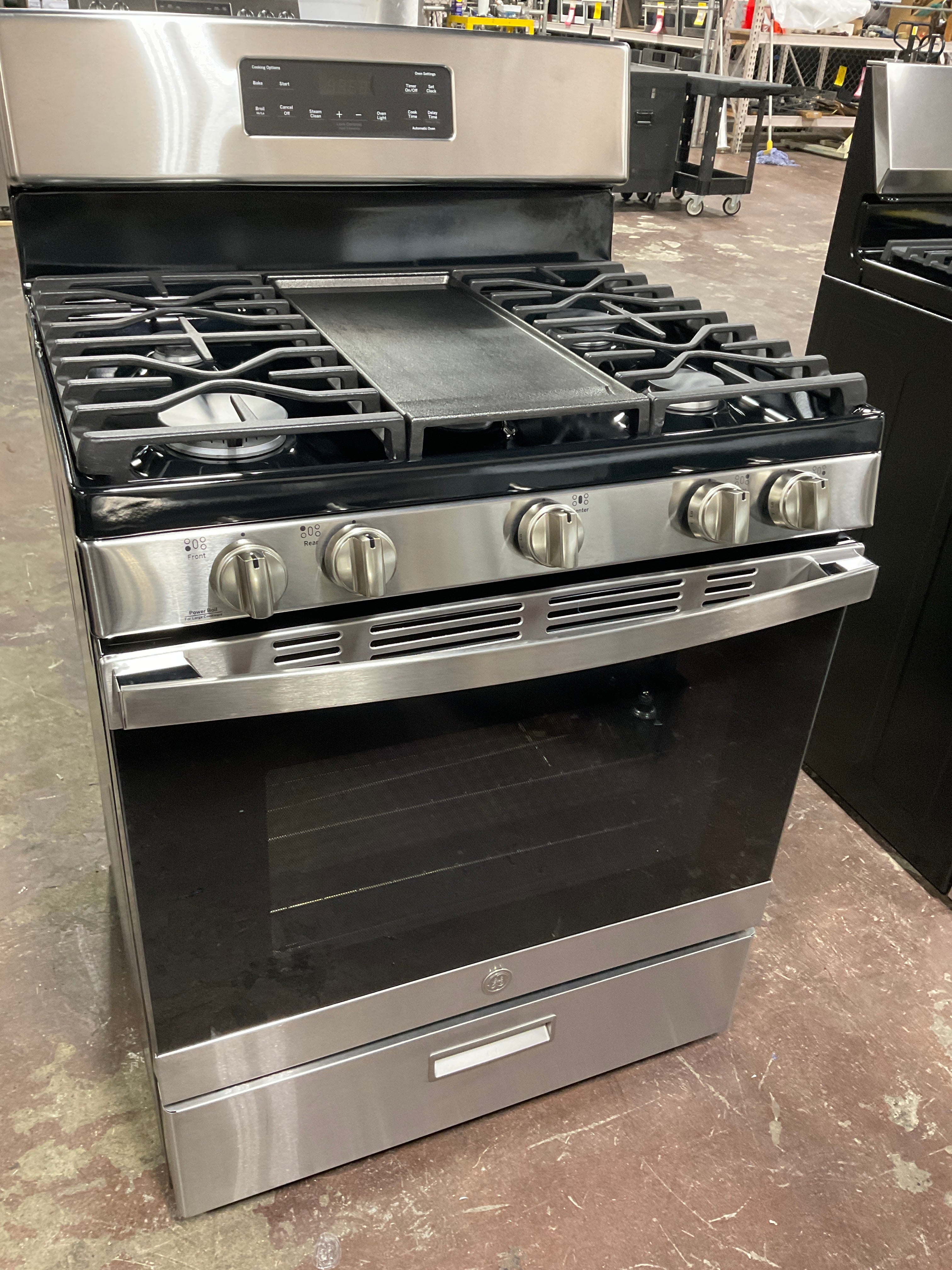 Front view, oven-door closed