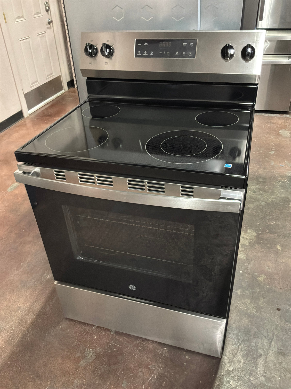 Front view, oven-door closed