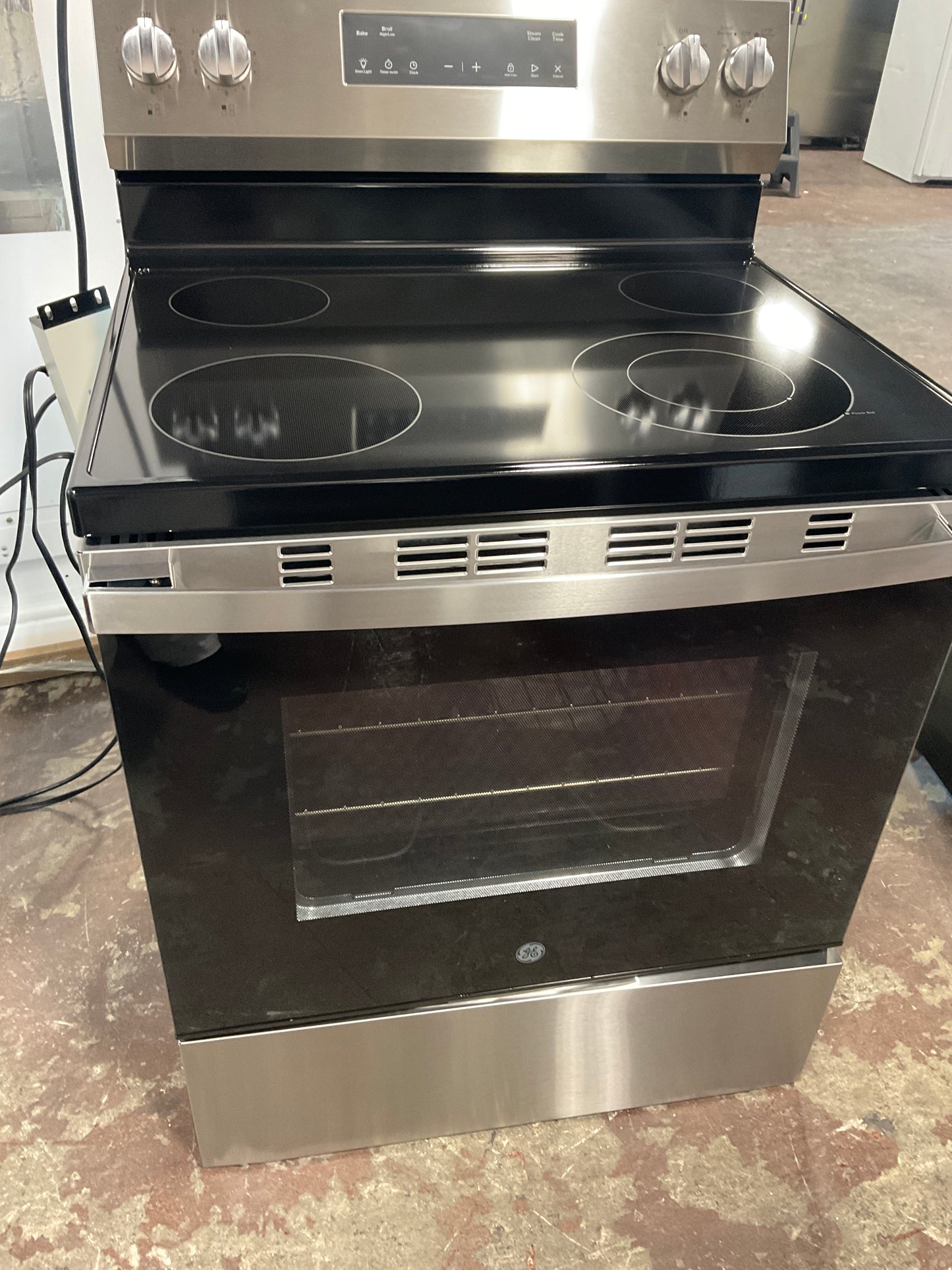 Front view, oven-door closed
