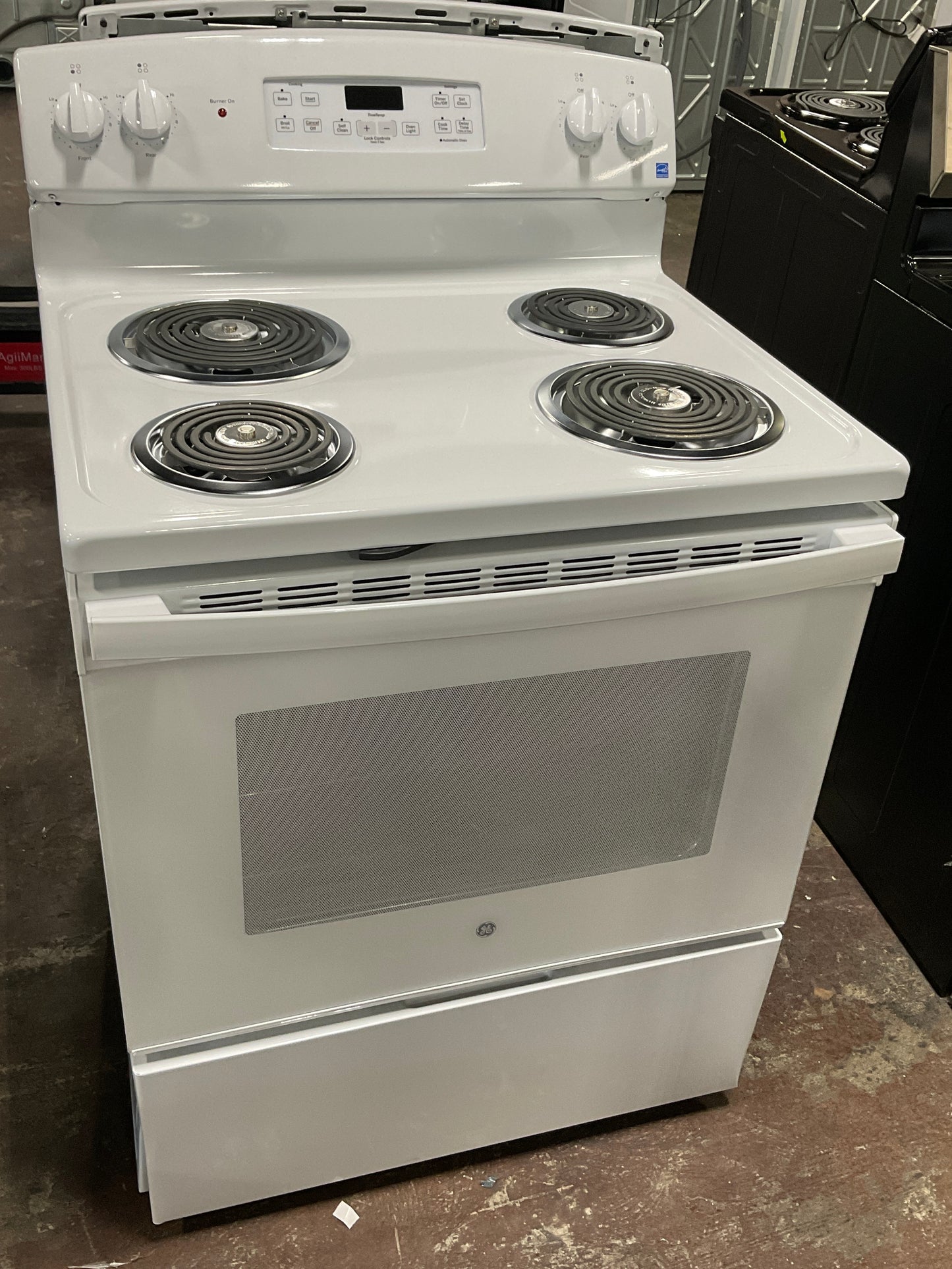 Front view, oven-door closed