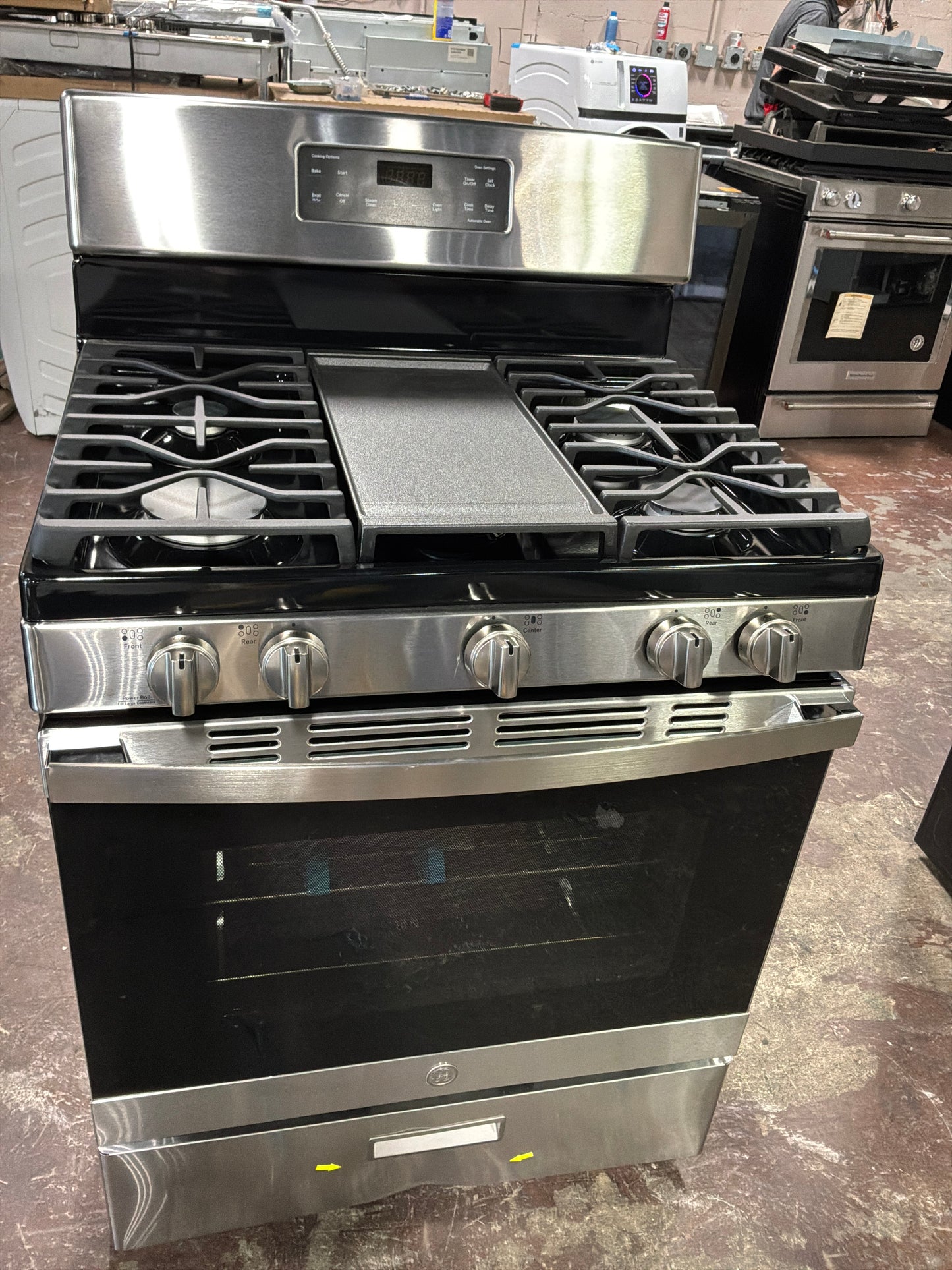 Front view, oven-door closed