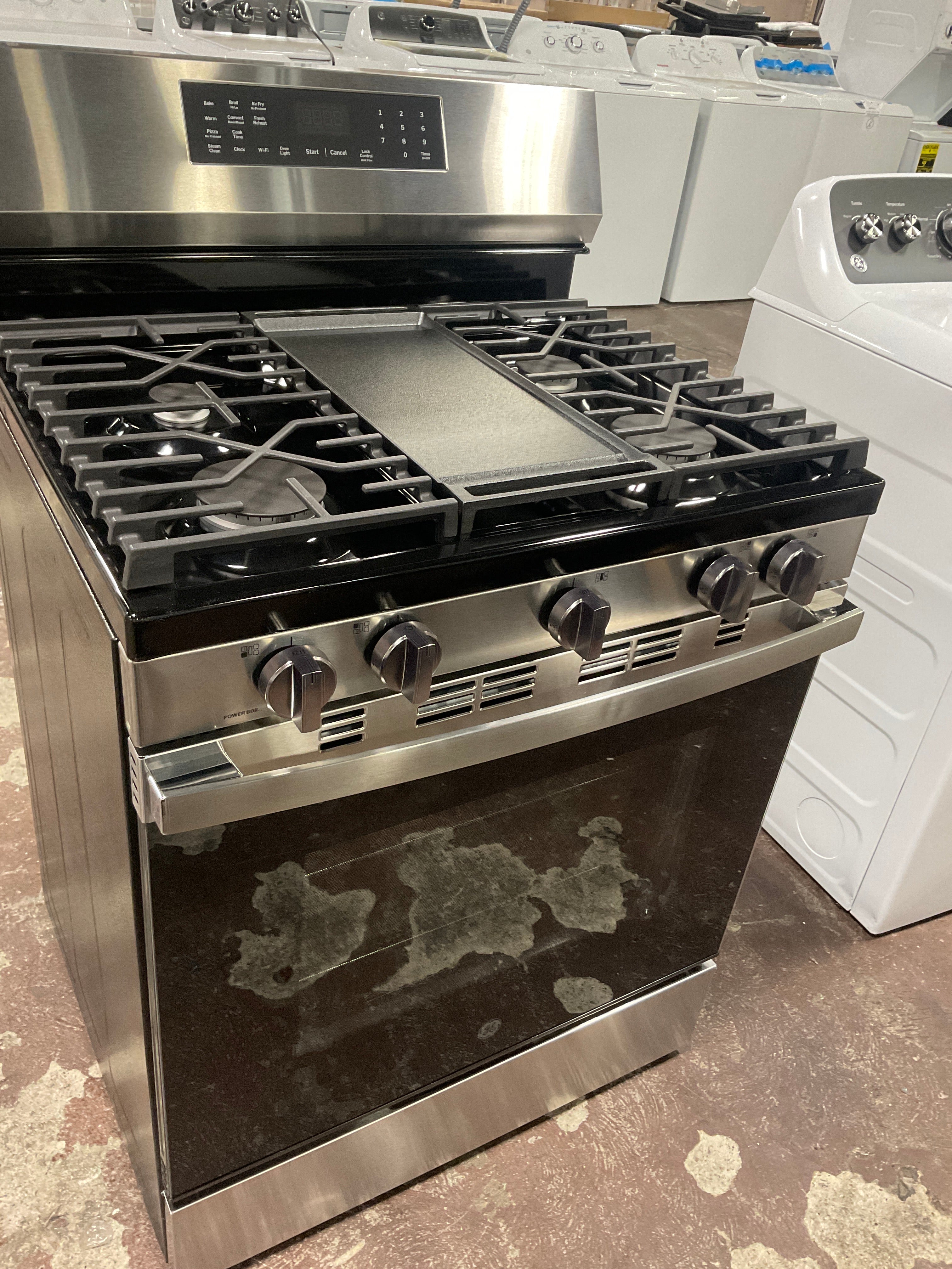 Front view, oven-door closed