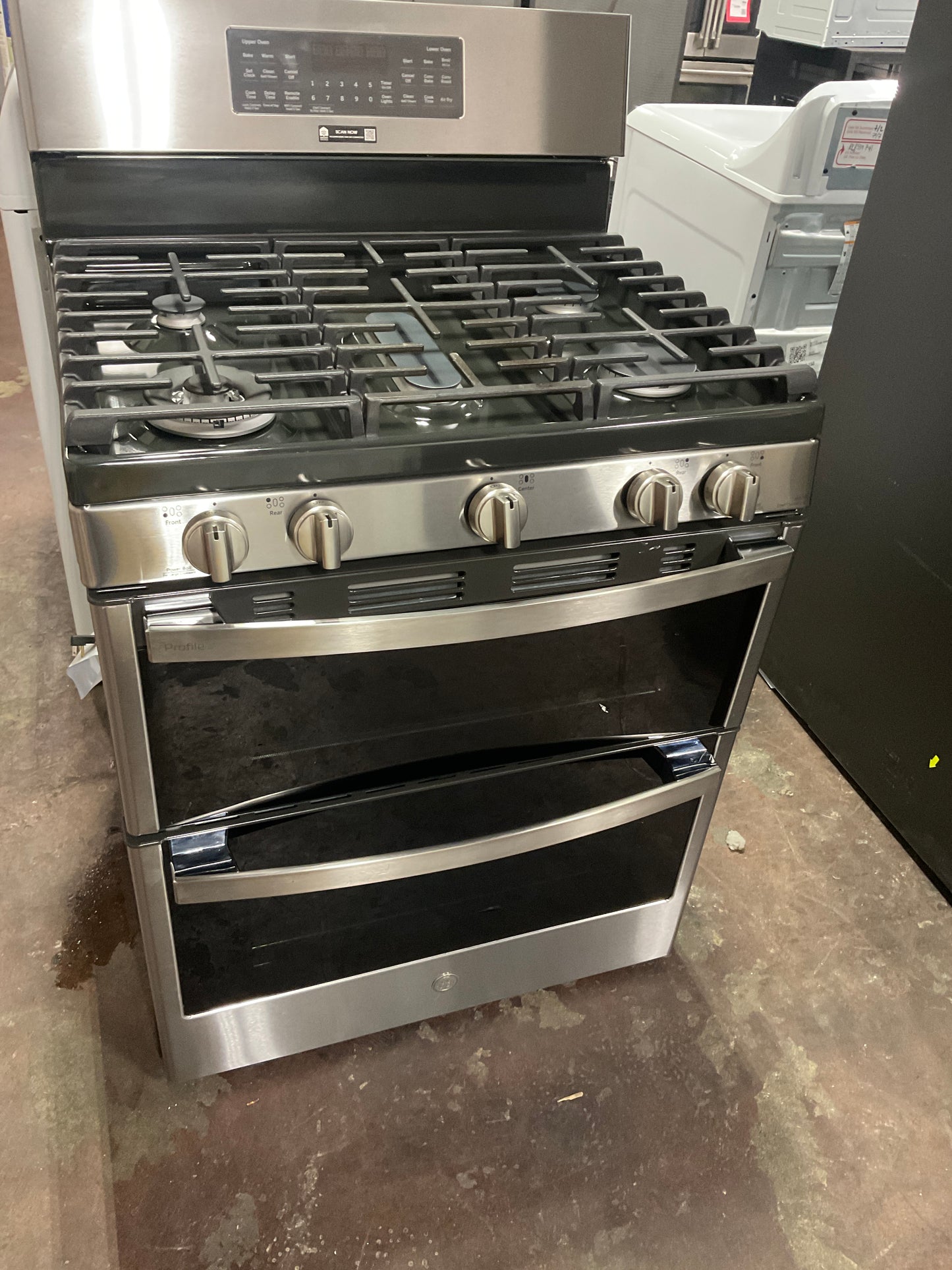 Front view, oven-door closed
